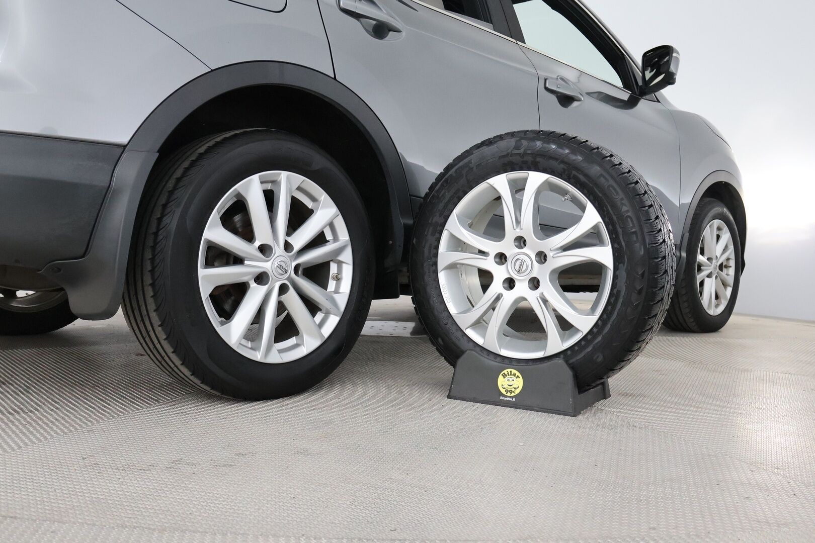 Nissan Qashqai 2015 DIG-T 115 Business 360 2WD 6M/T Alcantara - | 360° | Lasikatto | Vetokoukku | Suomi-Auto | BLIS | Keyless | LED | Nahka-alcantara