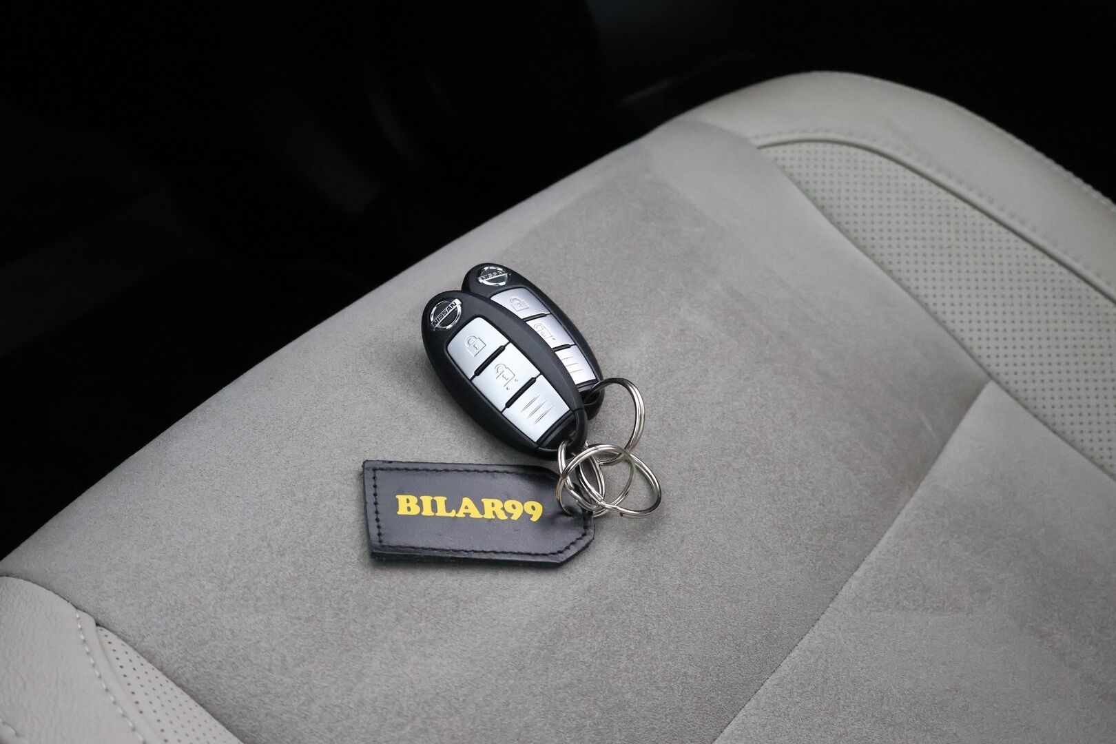Nissan Qashqai 2015 DIG-T 115 Business 360 2WD 6M/T Alcantara - | 360° | Lasikatto | Vetokoukku | Suomi-Auto | BLIS | Keyless | LED | Nahka-alcantara