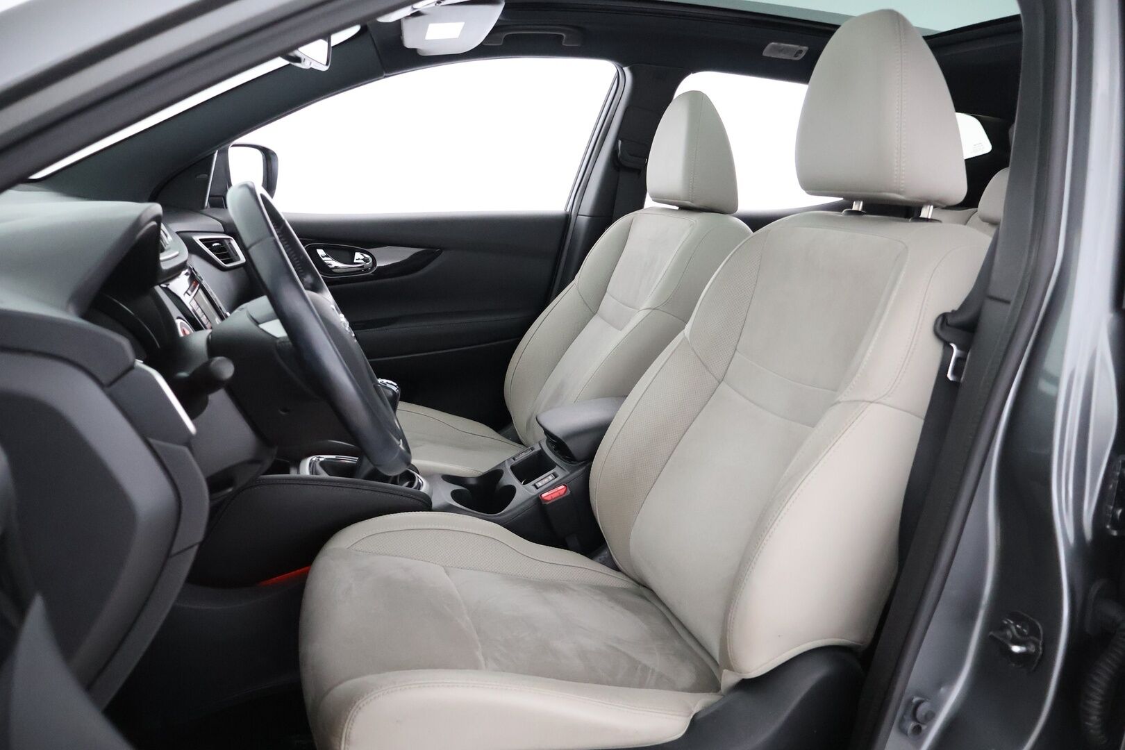 Nissan Qashqai 2015 DIG-T 115 Business 360 2WD 6M/T Alcantara - | 360° | Lasikatto | Vetokoukku | Suomi-Auto | BLIS | Keyless | LED | Nahka-alcantara