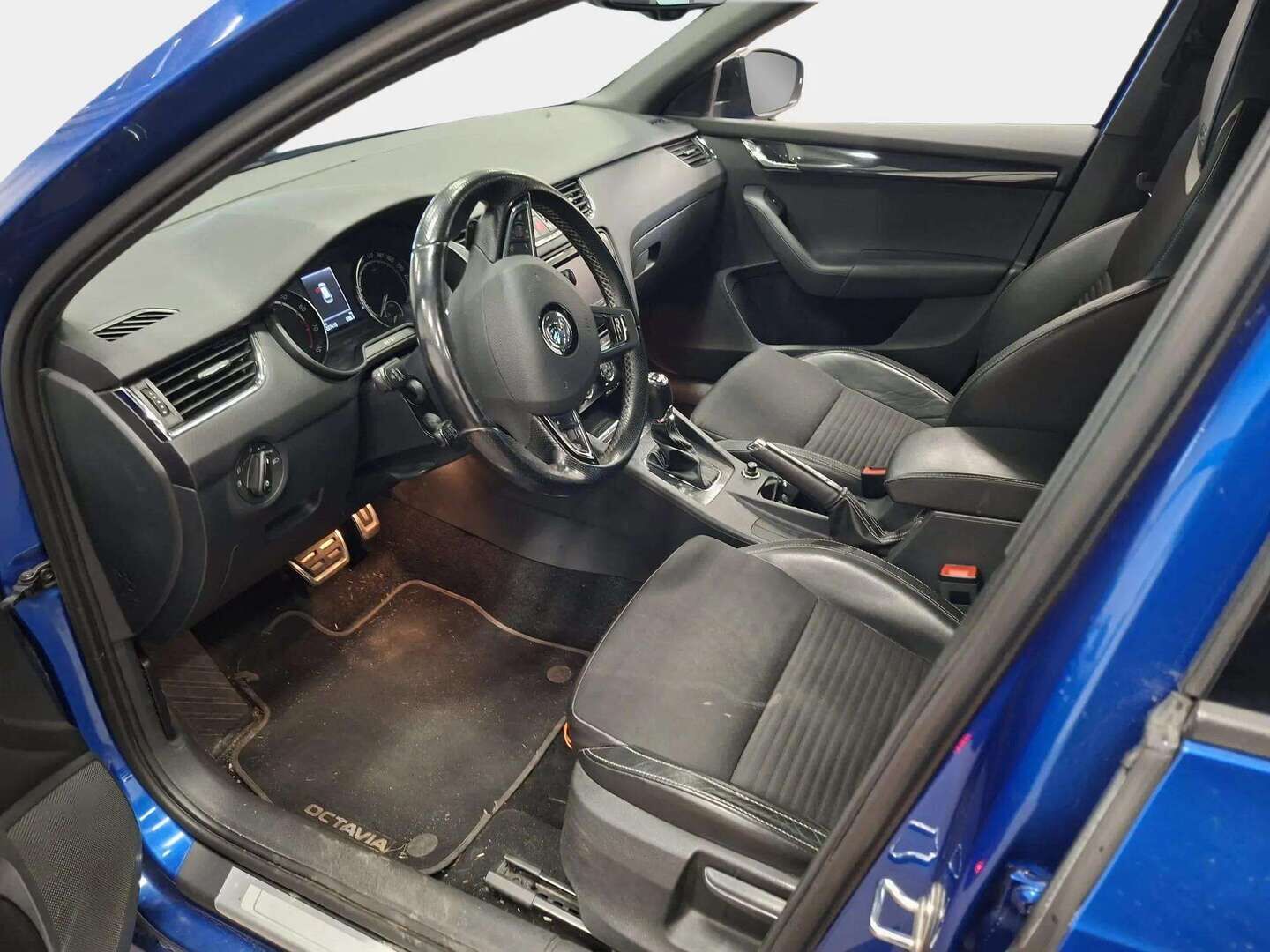 Skoda Octavia 2014 Combi 2,0 TSI RS DSG Autom. - | Webasto | ACC | Koukku | Ketju rempattu | Puolinahat | KESSY | Lämmitettävä tuulilasi | 2x renkaat aluvanteilla | 