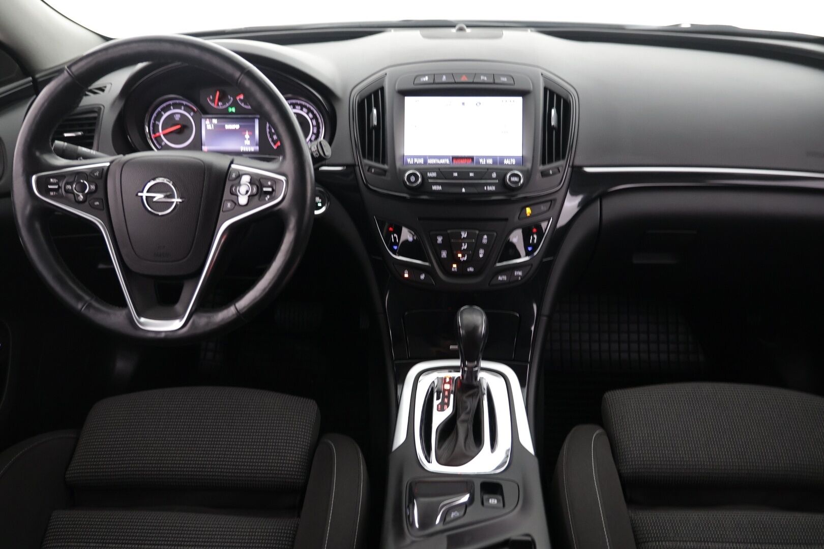 Opel Insignia 2015 Country Tourer 2,0 CDTI BiTurbo 4x4 143kW AT6 - | Vakkari | Juuri uusittu tuulilasi | Lämmitettävä Ratti |