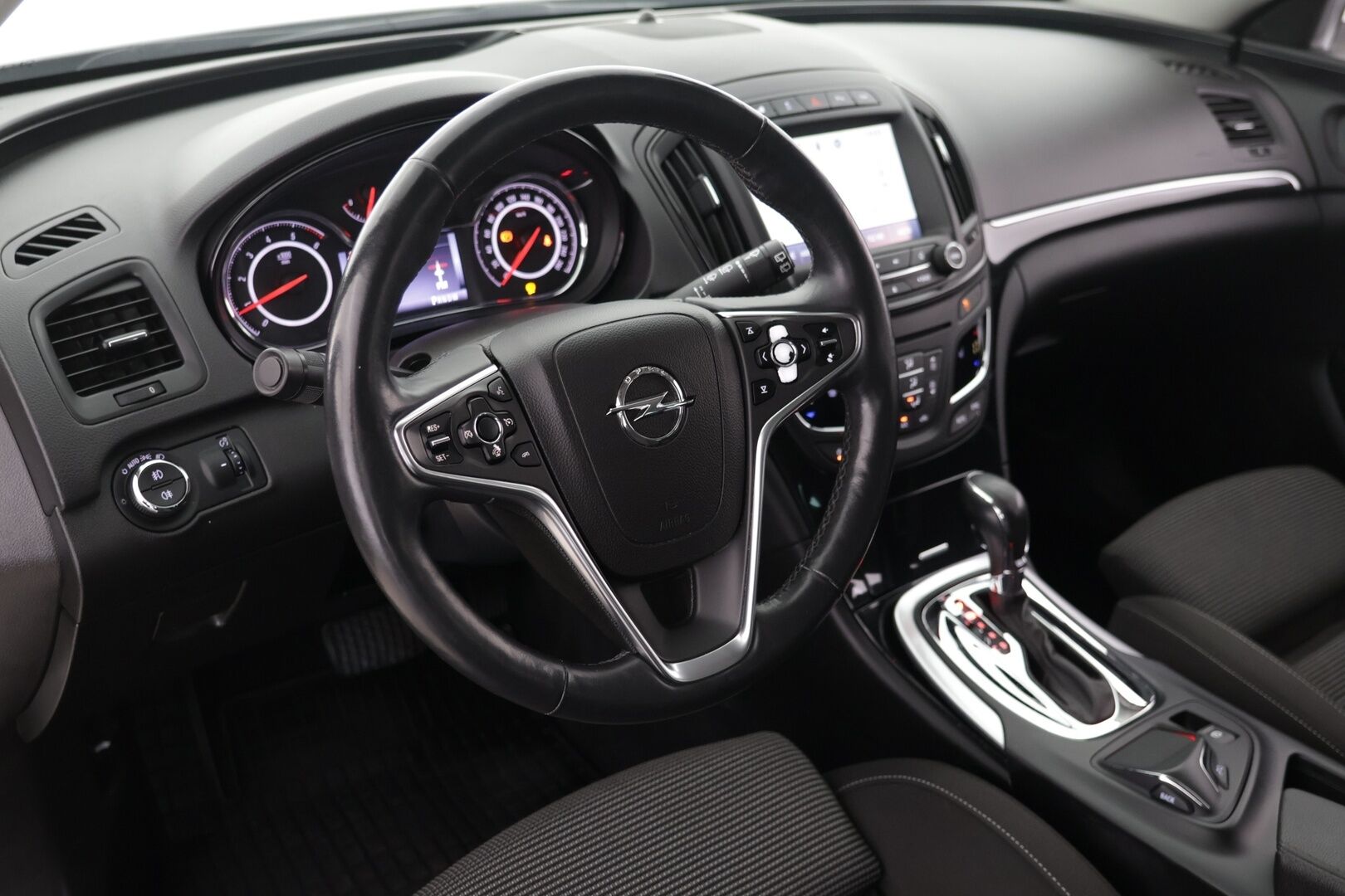 Opel Insignia 2015 Country Tourer 2,0 CDTI BiTurbo 4x4 143kW AT6 - | Vakkari | Juuri uusittu tuulilasi | Lämmitettävä Ratti |
