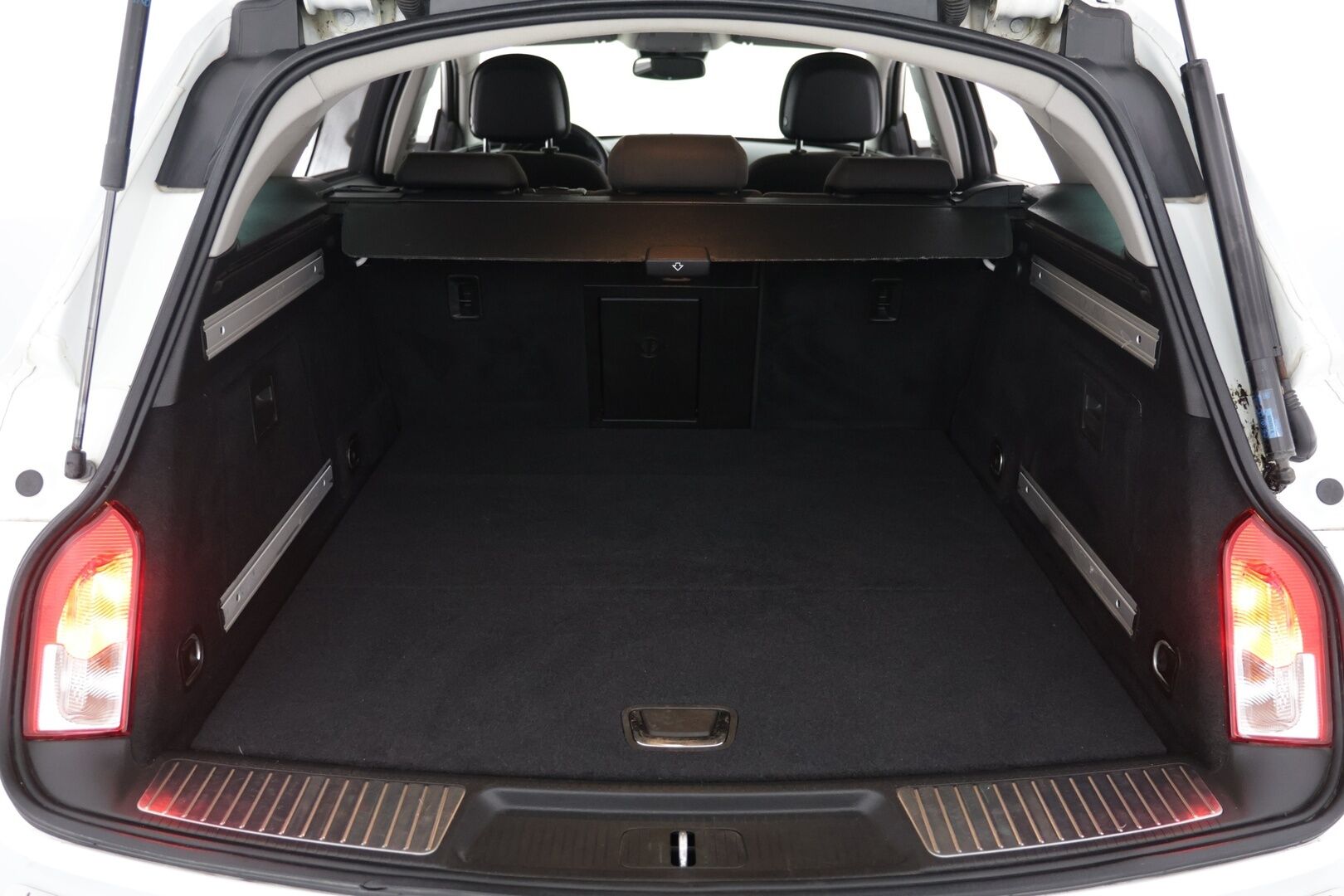 Opel Insignia 2015 Country Tourer 2,0 CDTI BiTurbo 4x4 143kW AT6 - | Vakkari | Juuri uusittu tuulilasi | Lämmitettävä Ratti |
