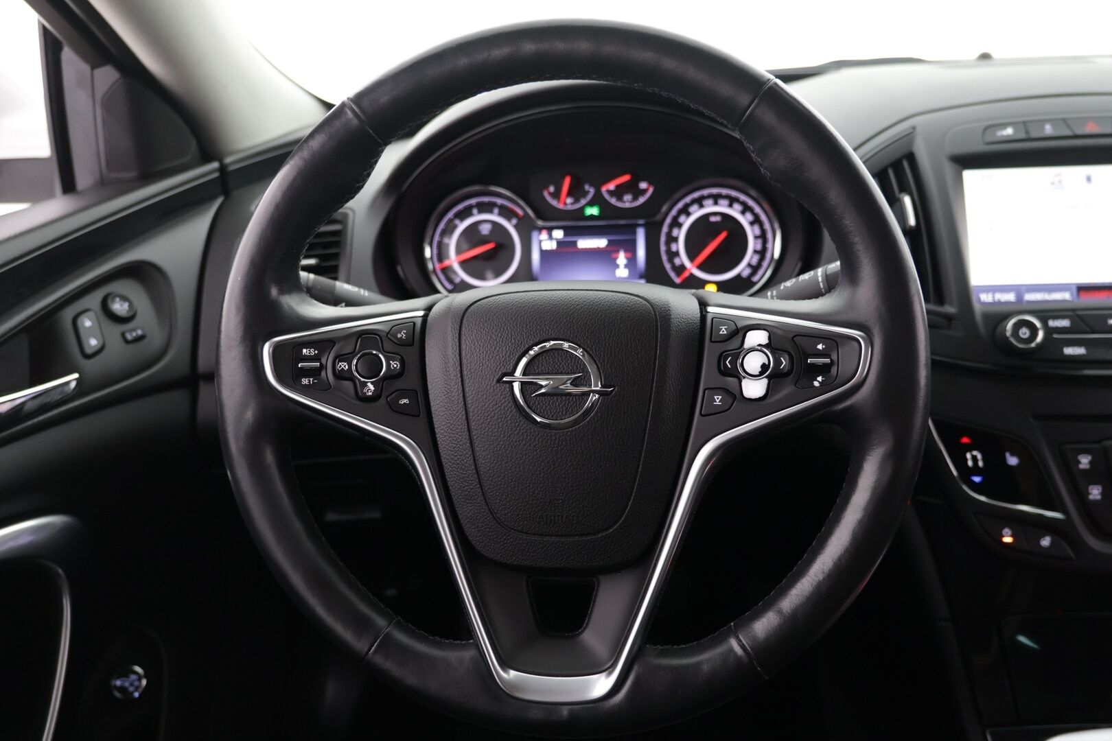 Opel Insignia 2015 Country Tourer 2,0 CDTI BiTurbo 4x4 143kW AT6 - | Vakkari | Juuri uusittu tuulilasi | Lämmitettävä Ratti |