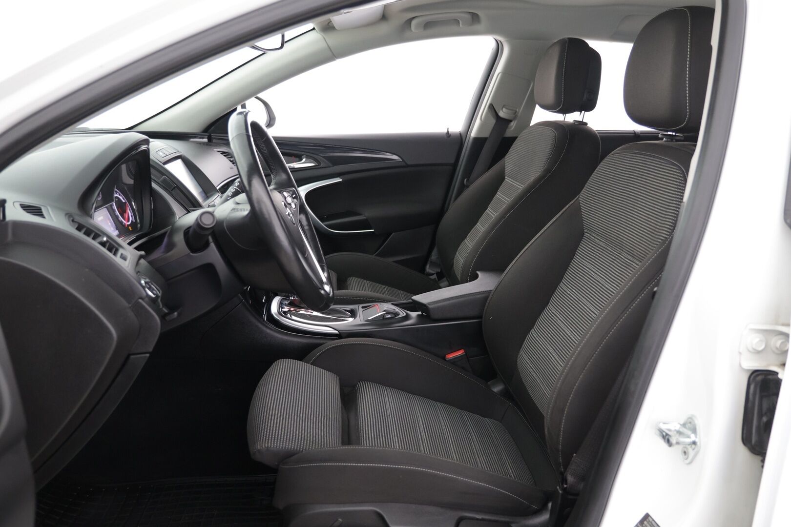 Opel Insignia 2015 Country Tourer 2,0 CDTI BiTurbo 4x4 143kW AT6 - | Vakkari | Juuri uusittu tuulilasi | Lämmitettävä Ratti |