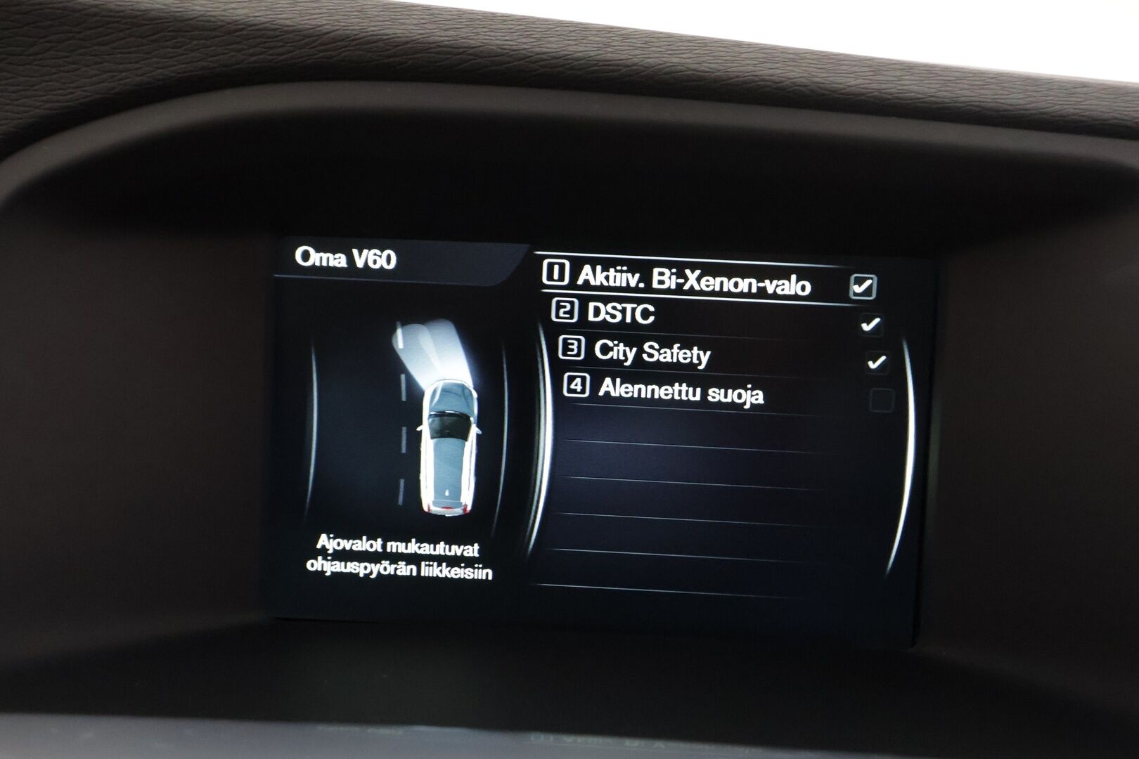 Volvo V60 2014 D4 AWD Business Edition aut - | Webasto | Facelift | Vakkari | Xenon | Kaarevalot | P.tutka | High performance Audio | City Safety | 2x renkaat aluin | Suomiauto | 