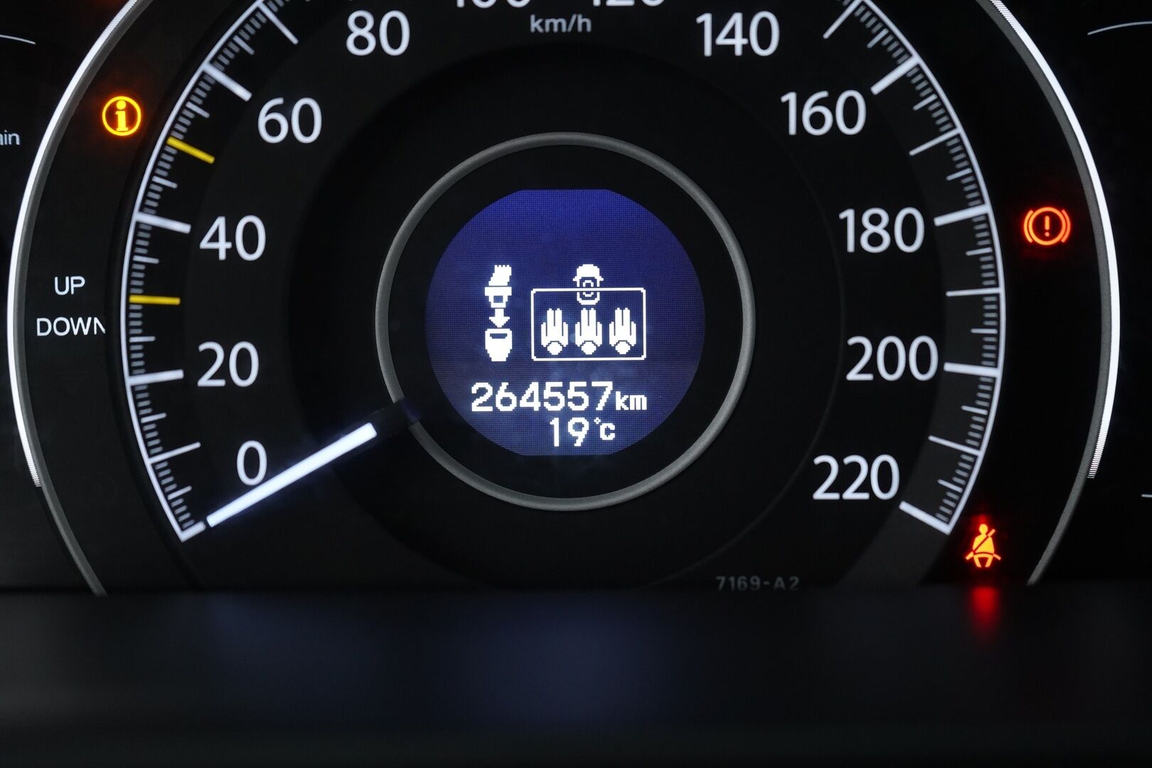 Honda CR-V 2014 1,6 Diesel Lifesyle Business * P.Kamera / Nahka-alcantara / Vakkari / Vetokoukku - Suomi-auto / Kahdet renkaat alumiinivantein / Vetokoukku / Fiksu huoltohistoria