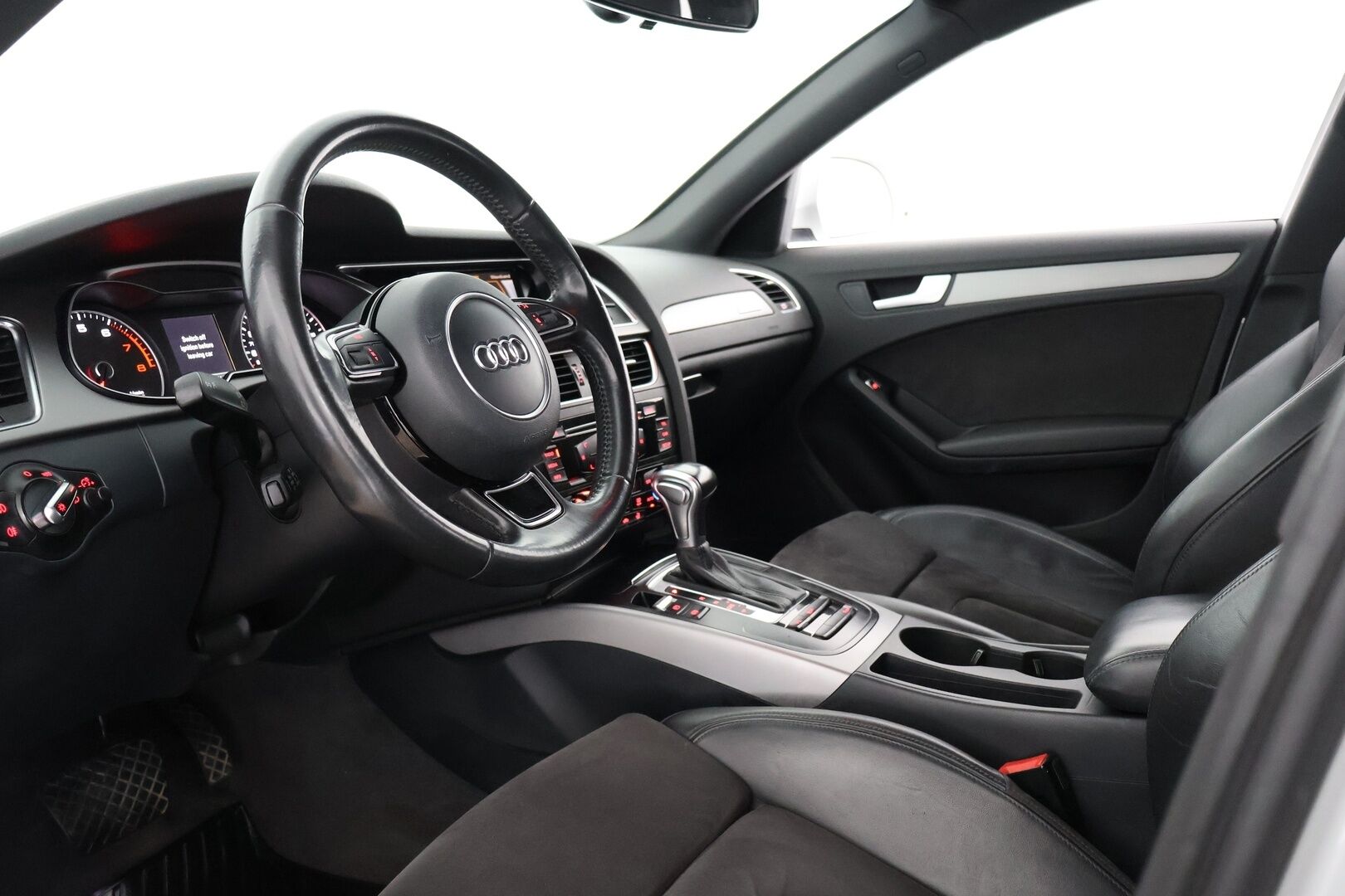 Audi A4 ALLROAD 2014 Land of quattro Edition 2,0 TFSI 165 kW quattro S tronic - | Suomi-Auto | Webasto | Vakkari | Sport-Istuimet | Vetokoukku | Sähköluukku