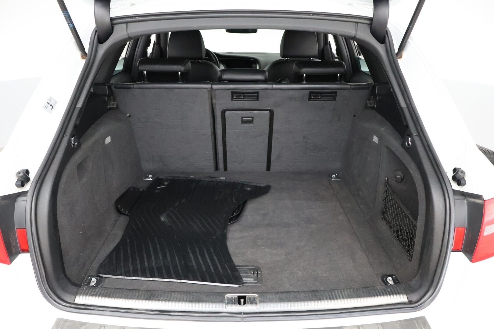 Audi A4 ALLROAD 2014 Land of quattro Edition 2,0 TFSI 165 kW quattro S tronic - | Suomi-Auto | Webasto | Vakkari | Sport-Istuimet | Vetokoukku | Sähköluukku