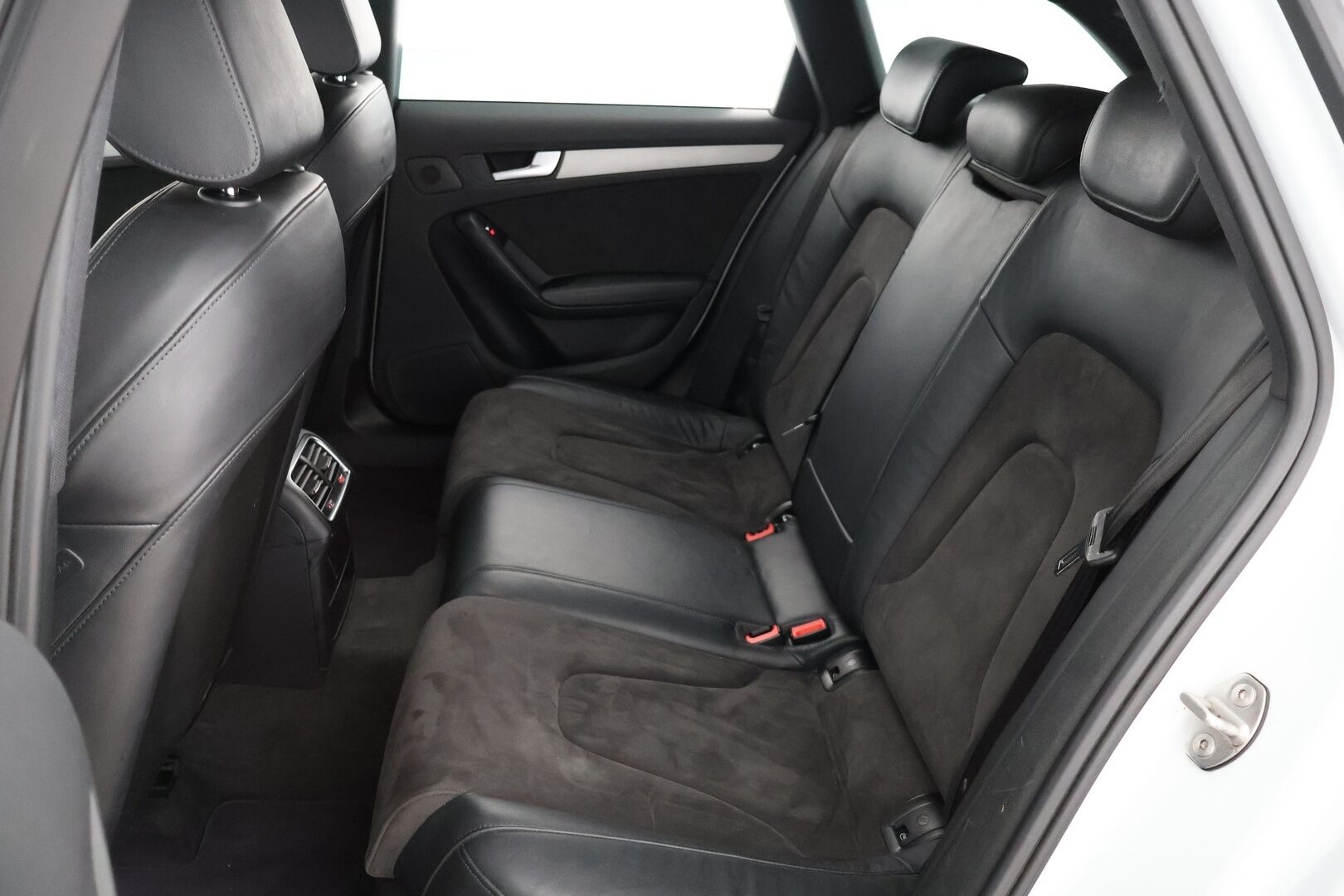 Audi A4 ALLROAD 2014 Land of quattro Edition 2,0 TFSI 165 kW quattro S tronic - | Suomi-Auto | Webasto | Vakkari | Sport-Istuimet | Vetokoukku | Sähköluukku