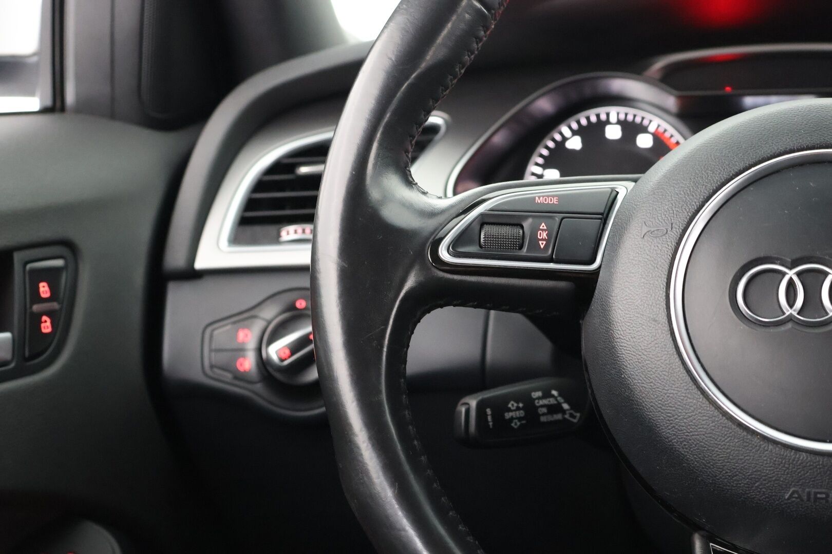 Audi A4 ALLROAD 2014 Land of quattro Edition 2,0 TFSI 165 kW quattro S tronic - | Suomi-Auto | Webasto | Vakkari | Sport-Istuimet | Vetokoukku | Sähköluukku