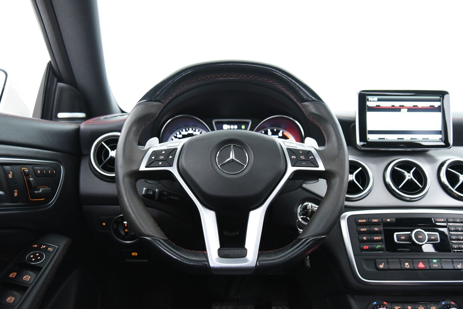 Mercedes-Benz CLA 45 AMG 2014 45 AMG 4Matic A / Distronic+ / H/K / Panorama / Sport-putkisto / BLIS / Muistipenkki / - / Suomi-auto / Ketju tarkistettu! / Tuoreesti huollettu / Huippusiisti! / - HULLU BLACKWEEK KORKOTARJOUS 2,49%