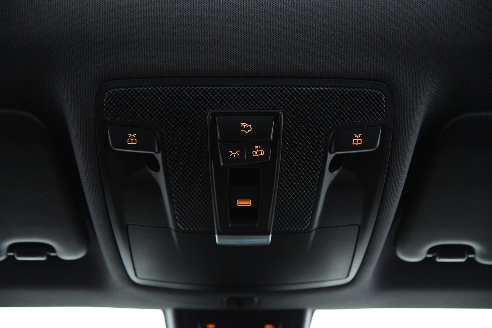 Mercedes-Benz CLA 45 AMG 2014 45 AMG 4Matic A / Distronic+ / H/K / Panorama / Sport-putkisto / BLIS / Muistipenkki / - / Suomi-auto / Ketju tarkistettu! / Tuoreesti huollettu / Huippusiisti! / - HULLU BLACKWEEK KORKOTARJOUS 2,49%