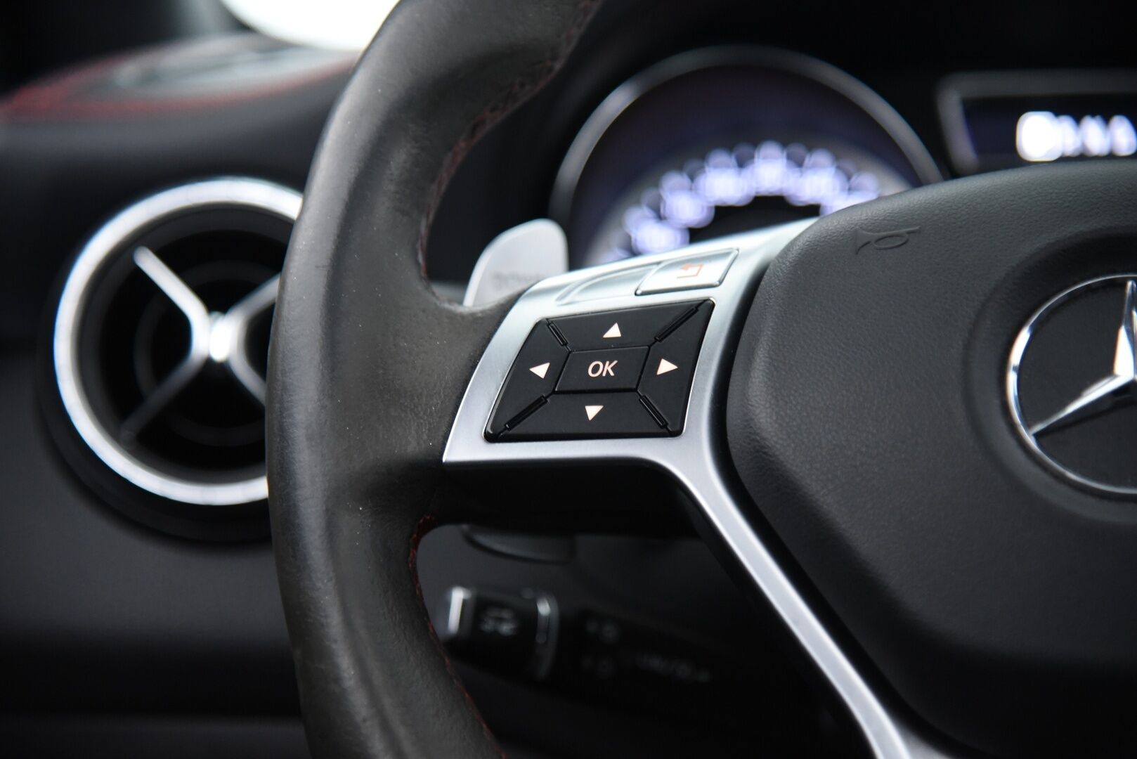 Mercedes-Benz CLA 45 AMG 2014 45 AMG 4Matic A / Distronic+ / H/K / Panorama / Sport-putkisto / BLIS / Muistipenkki / - / Suomi-auto / Ketju tarkistettu! / Tuoreesti huollettu / Huippusiisti! / - HULLU BLACKWEEK KORKOTARJOUS 2,49%