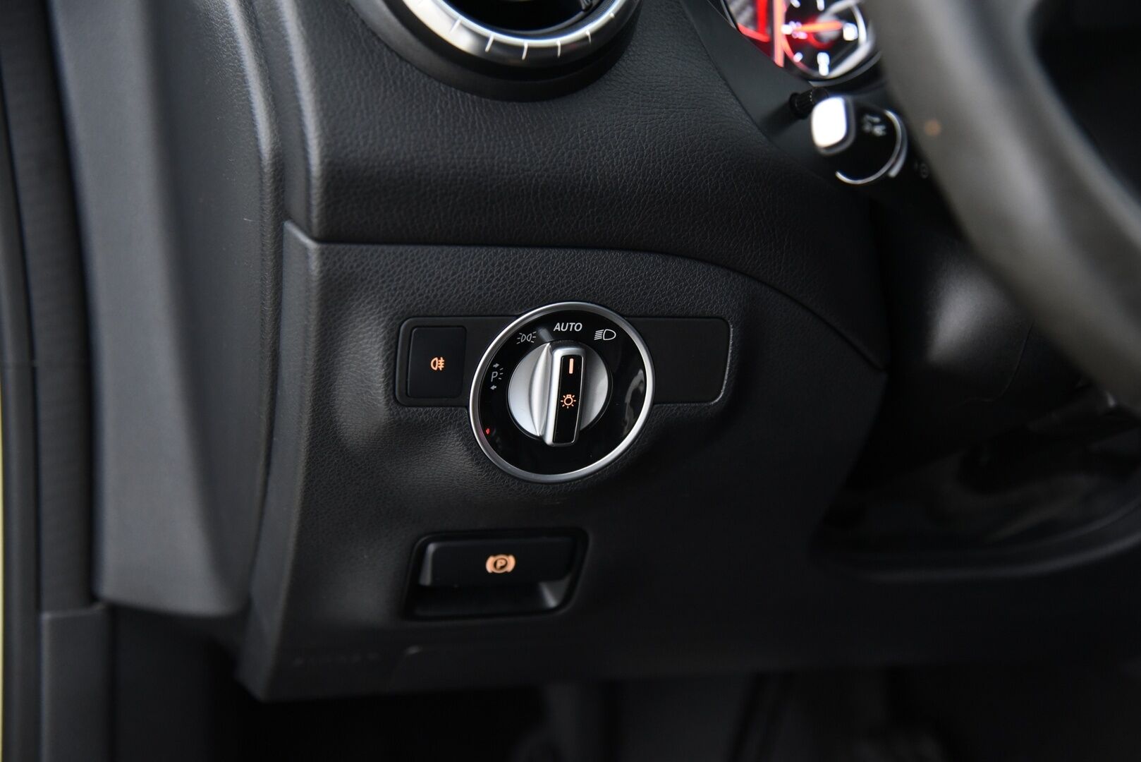 Mercedes-Benz CLA 45 AMG 2014 45 AMG 4Matic A / Distronic+ / H/K / Panorama / Sport-putkisto / BLIS / Muistipenkki / - / Suomi-auto / Ketju tarkistettu! / Tuoreesti huollettu / Huippusiisti! / - HULLU BLACKWEEK KORKOTARJOUS 2,49%