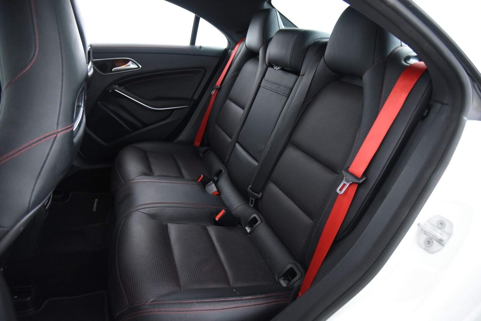 Mercedes-Benz CLA 45 AMG 2014 45 AMG 4Matic A / Distronic+ / H/K / Panorama / Sport-putkisto / BLIS / Muistipenkki / - / Suomi-auto / Ketju tarkistettu! / Tuoreesti huollettu / Huippusiisti! / - HULLU BLACKWEEK KORKOTARJOUS 2,49%