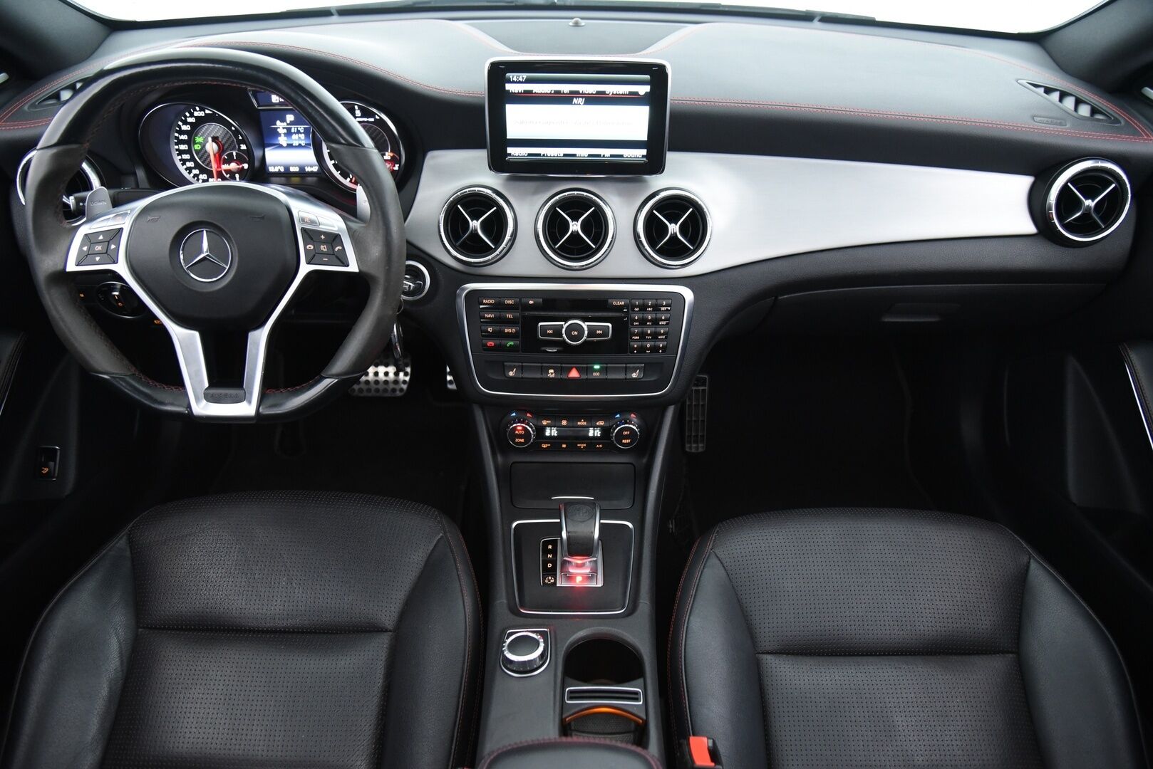 Mercedes-Benz CLA 45 AMG 2014 45 AMG 4Matic A / Distronic+ / H/K / Panorama / Sport-putkisto / BLIS / Muistipenkki / - / Suomi-auto / Ketju tarkistettu! / Tuoreesti huollettu / Huippusiisti! / - HULLU BLACKWEEK KORKOTARJOUS 2,49%