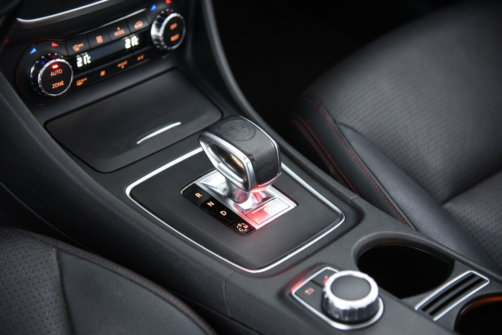 Mercedes-Benz CLA 45 AMG 2014 45 AMG 4Matic A / Distronic+ / H/K / Panorama / Sport-putkisto / BLIS / Muistipenkki / - / Suomi-auto / Ketju tarkistettu! / Tuoreesti huollettu / Huippusiisti! / - HULLU BLACKWEEK KORKOTARJOUS 2,49%