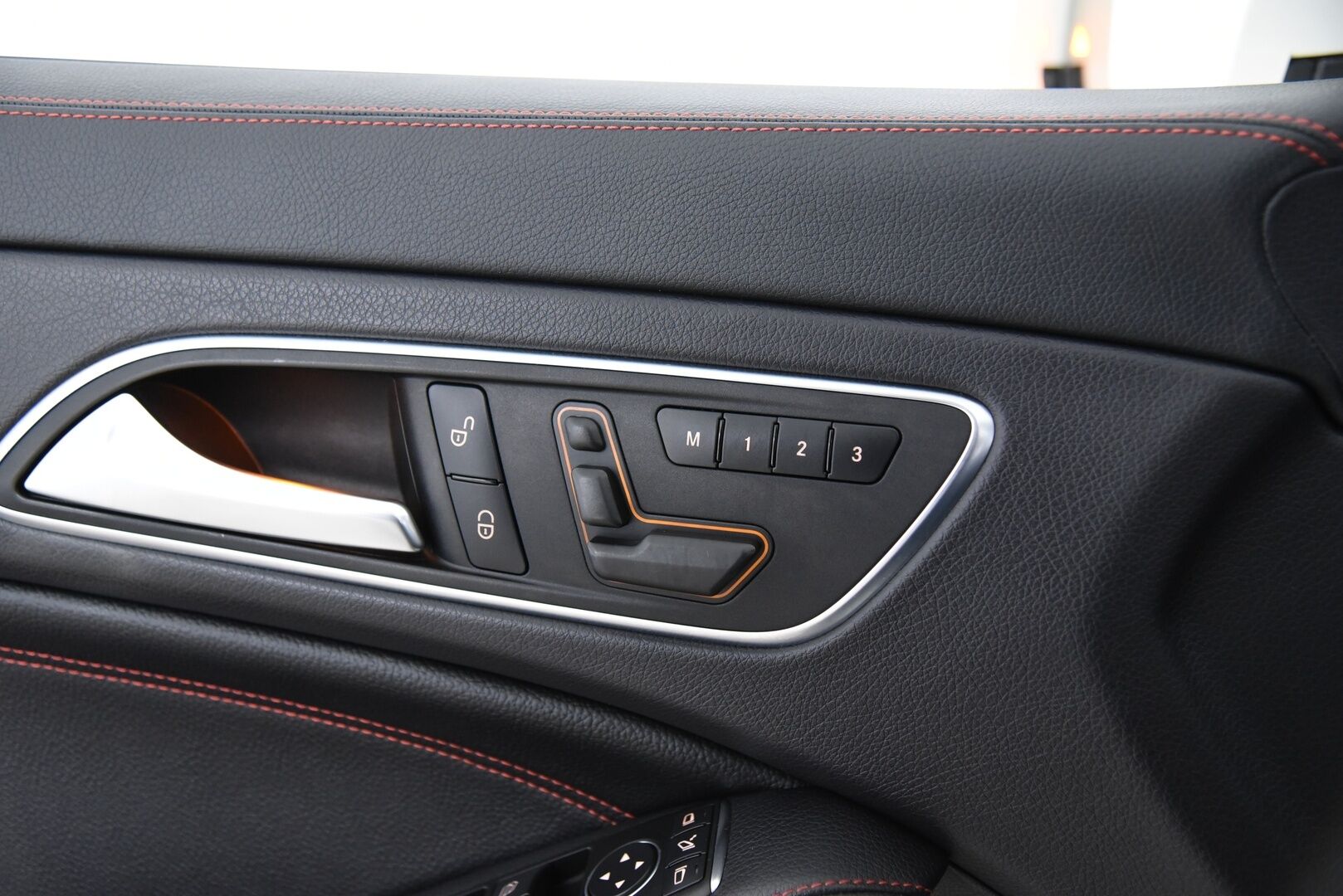 Mercedes-Benz CLA 45 AMG 2014 45 AMG 4Matic A / Distronic+ / H/K / Panorama / Sport-putkisto / BLIS / Muistipenkki / - / Suomi-auto / Ketju tarkistettu! / Tuoreesti huollettu / Huippusiisti! / - HULLU BLACKWEEK KORKOTARJOUS 2,49%