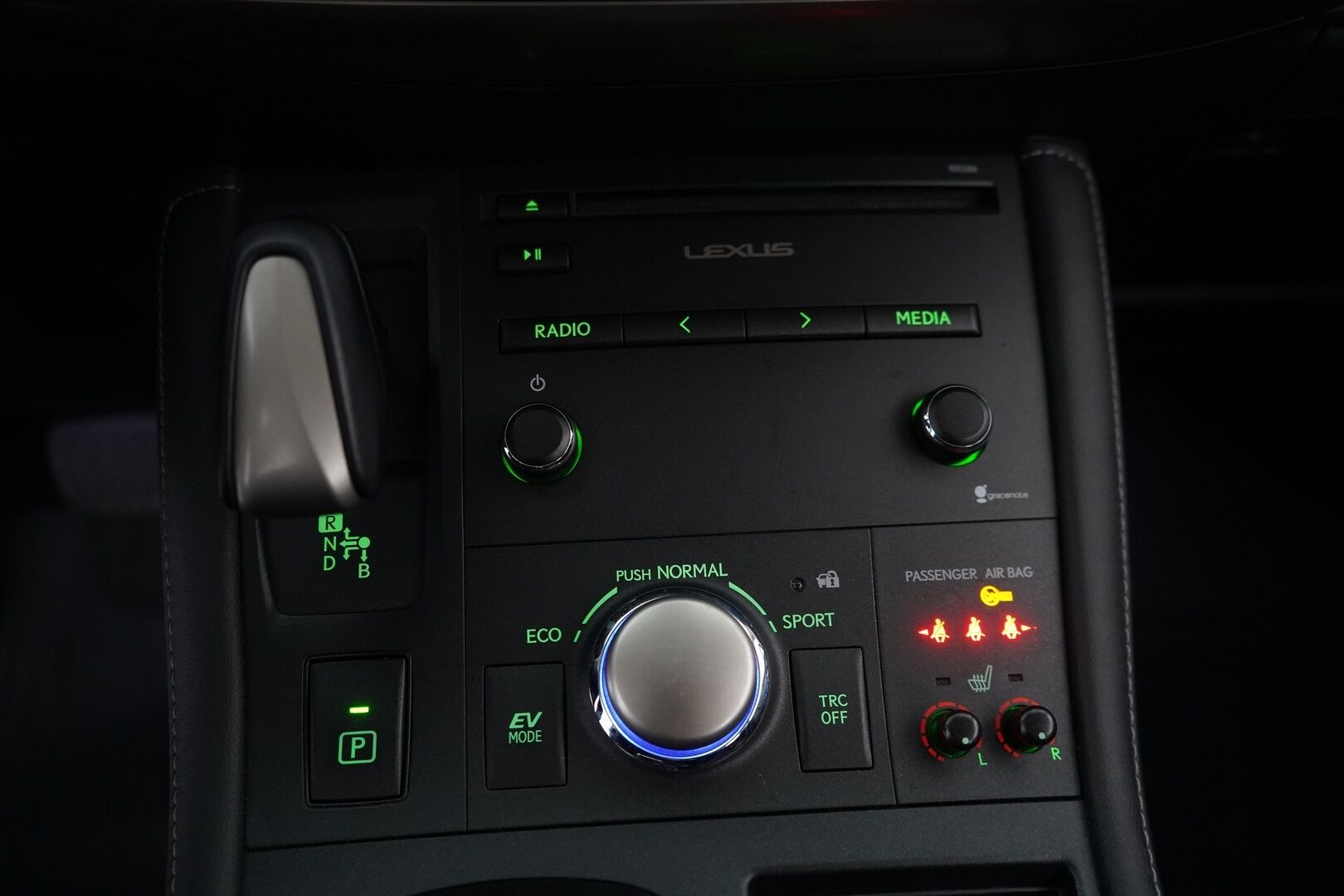 Lexus CT 2014 200h Hybrid A Comfort *Lohko / Vakkari / KeylessGo / Bt / Metalliväri* - Suomi-Auto / Huollettu 225tkm / Kahdet renkaat