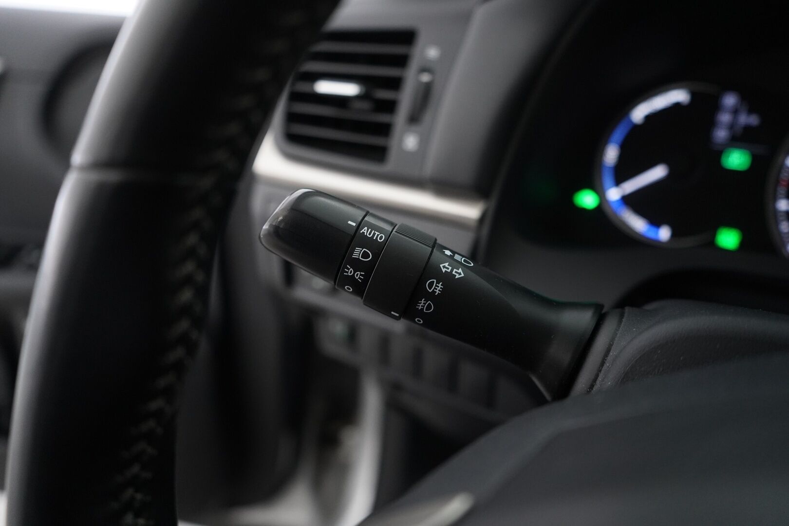 Lexus CT 2014 200h Hybrid A Comfort *Lohko / Vakkari / KeylessGo / Bt / Metalliväri* - Suomi-Auto / Huollettu 225tkm / Kahdet renkaat