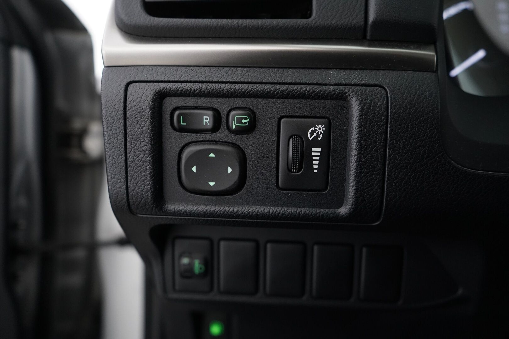 Lexus CT 2014 200h Hybrid A Comfort *Lohko / Vakkari / KeylessGo / Bt / Metalliväri* - Suomi-Auto / Huollettu 225tkm / Kahdet renkaat