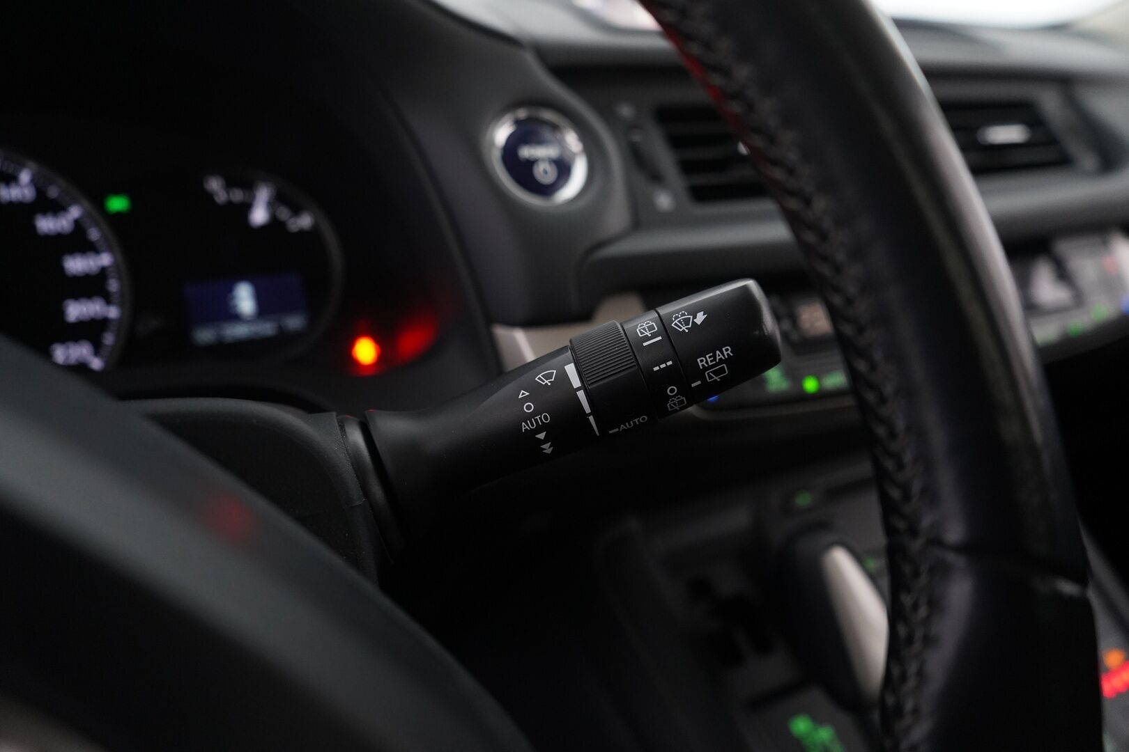 Lexus CT 2014 200h Hybrid A Comfort *Lohko / Vakkari / KeylessGo / Bt / Metalliväri* - KATSO POIKKEUSHINTA! / Suomi-Auto / Huollettu 225tkm / Kahdet renkaat