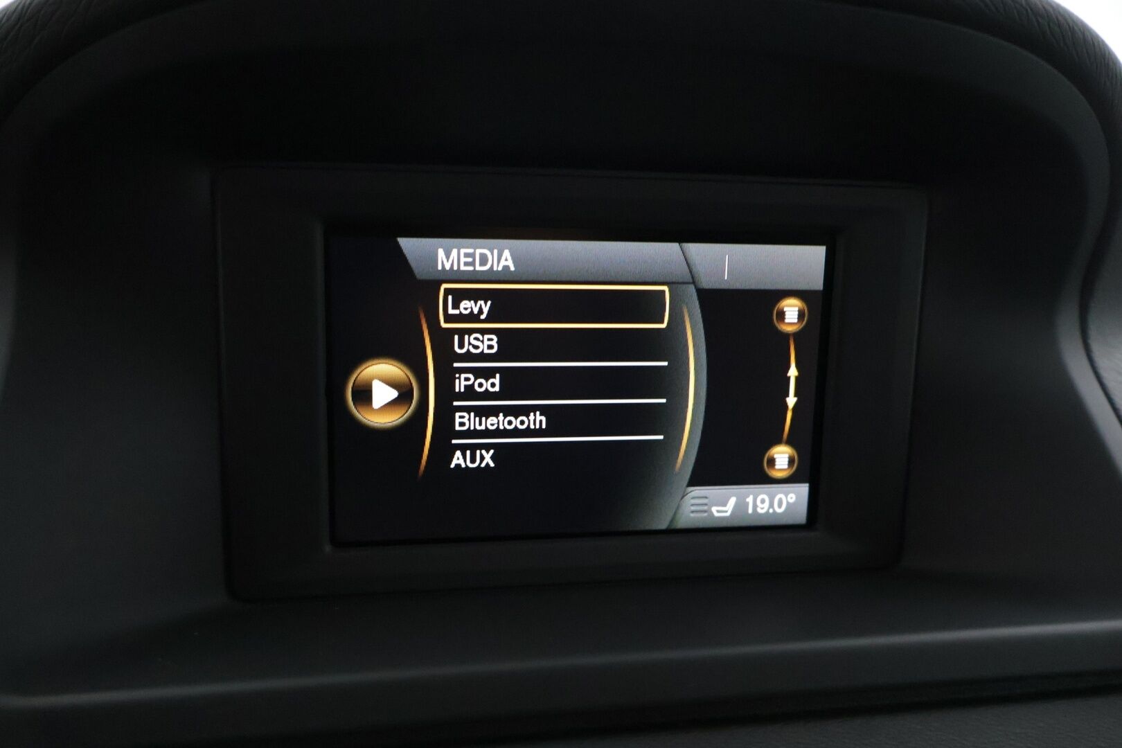 Volvo XC70 2014 D4 AWD Business Edition aut ** Webasto / Koukku / High Performance audio ** - ** Suomi-auto / Hyvin huollettu / 2-omisteinen **