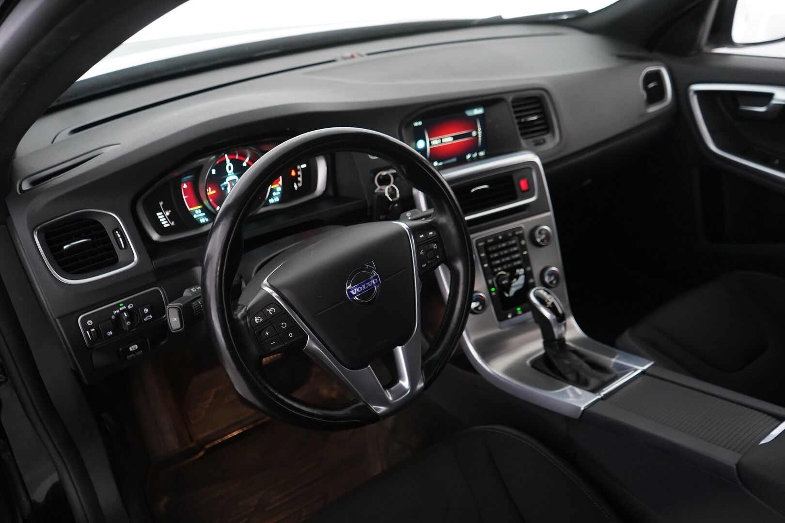 Volvo S60 2014 D4 Business aut *VOC / Webasto / Ratinlämmitin / Vakkari / Bluetooth / Tutkat / Lämmitettävä Tuulilasi* - Suomi-Auto / Juuri huollettu / Jakopää 10/23 / Kahdet Vanteet