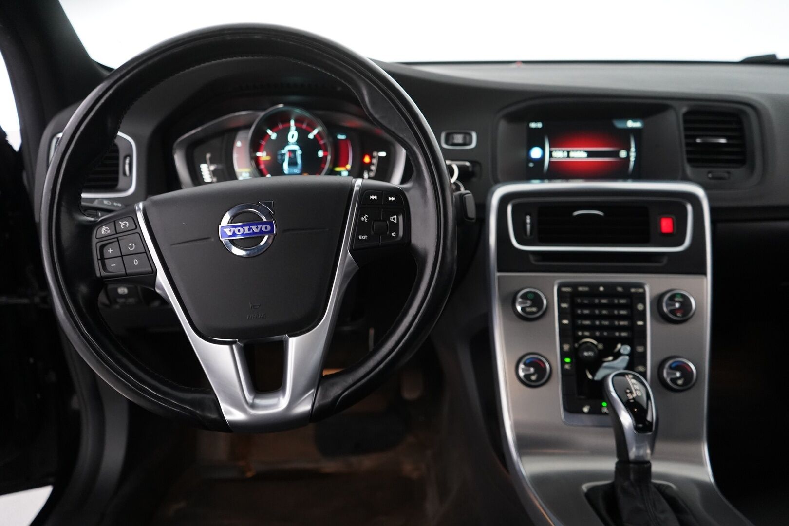 Volvo S60 2014 D4 Business aut *VOC / Webasto / Ratinlämmitin / Vakkari / Bluetooth / Tutkat / Lämmitettävä Tuulilasi* - Suomi-Auto / Juuri huollettu / Jakopää 10/23 / Kahdet Vanteet