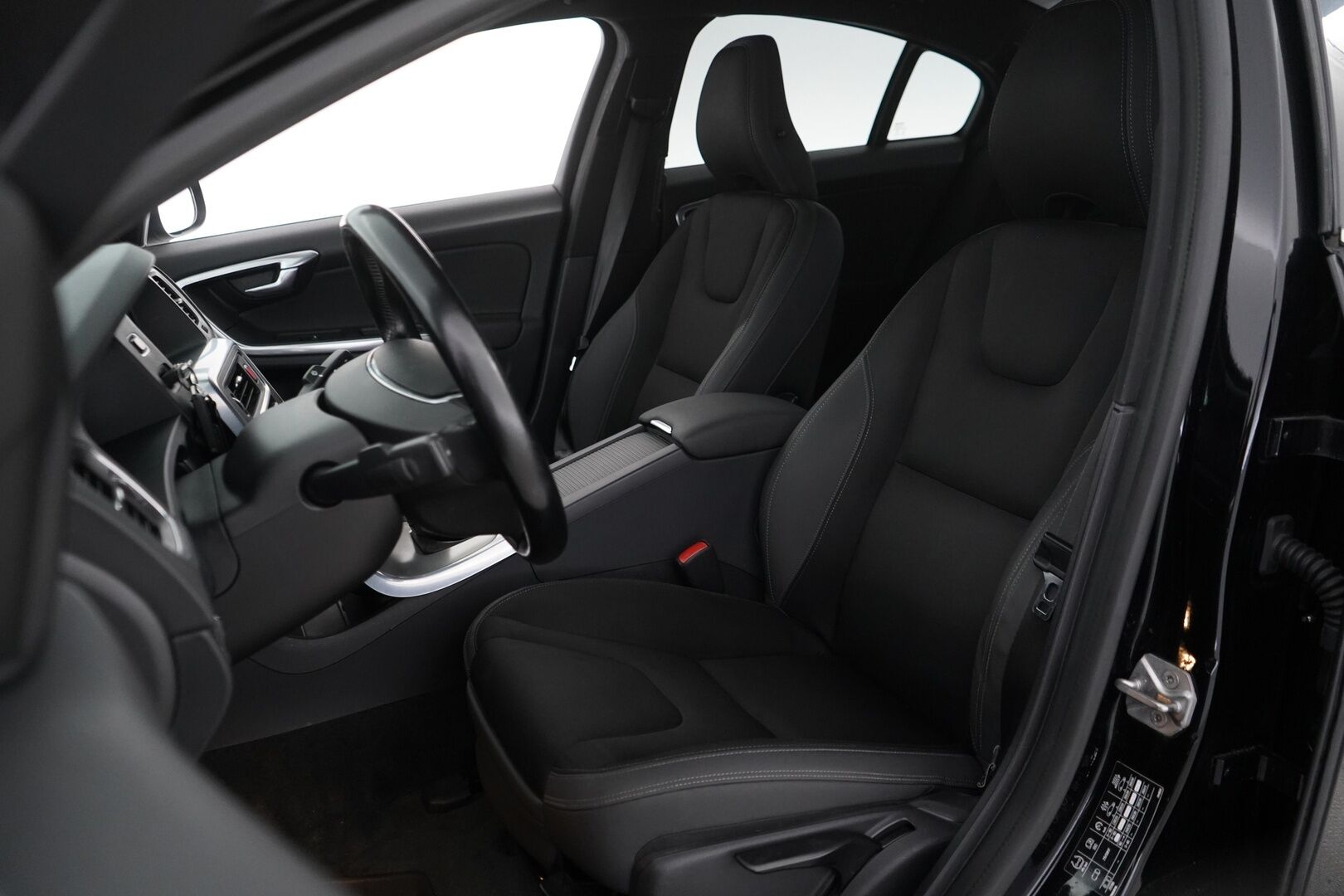 Volvo S60 2014 D4 Business aut *VOC / Webasto / Ratinlämmitin / Vakkari / Bluetooth / Tutkat / Lämmitettävä Tuulilasi* - Suomi-Auto / Juuri huollettu / Jakopää 10/23 / Kahdet Vanteet