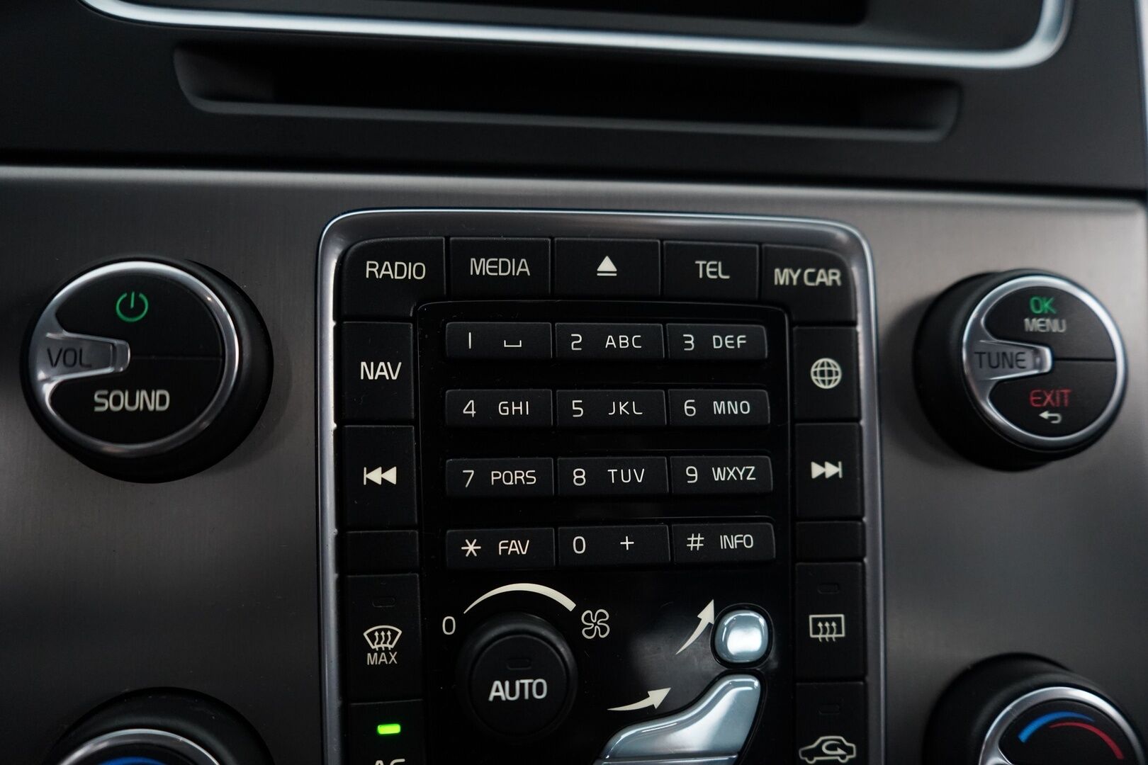 Volvo S60 2014 D4 Business aut *VOC / Webasto / Ratinlämmitin / Vakkari / Bluetooth / Tutkat / Lämmitettävä Tuulilasi* - Suomi-Auto / Juuri huollettu / Jakopää 10/23 / Kahdet Vanteet