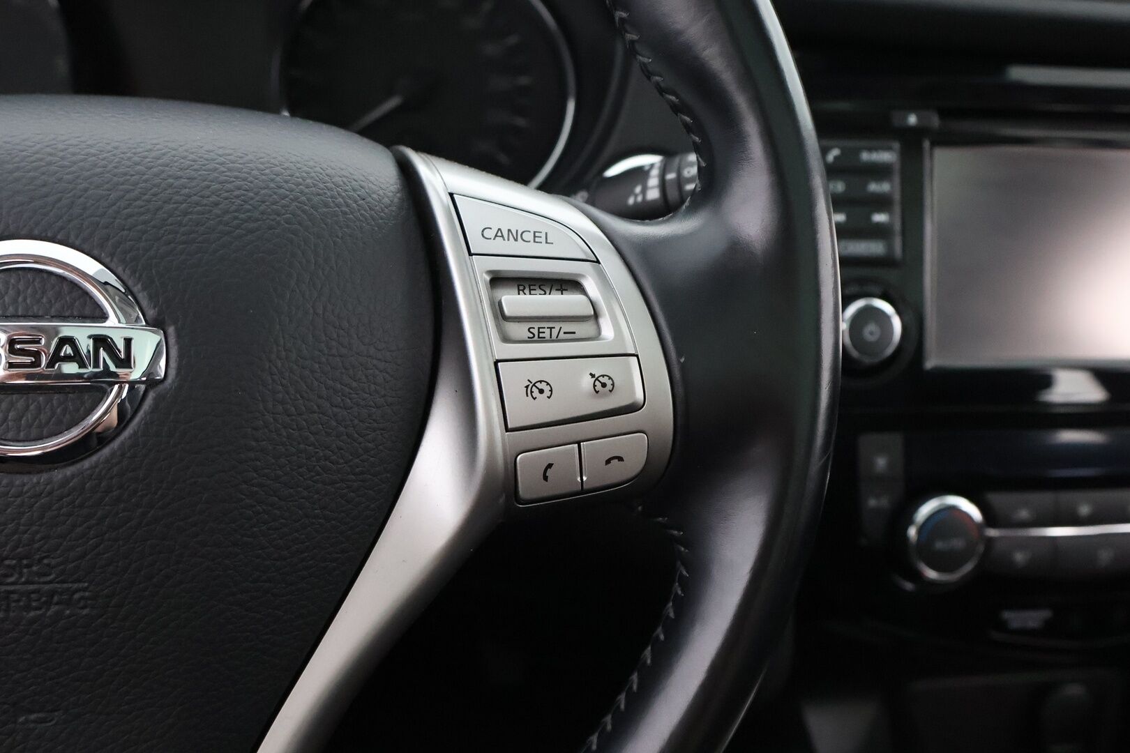 Nissan Qashqai 2014 1,6dCi Tekna 2WD Xtronic Driver Asst * Webasto / Lasikatto / 360-Kamera / Vetokoukku / Lämm.Tuulilasi / Adapt.LED / Lohko & Sisäpistoke * - Suomiauto kovilla varusteilla!