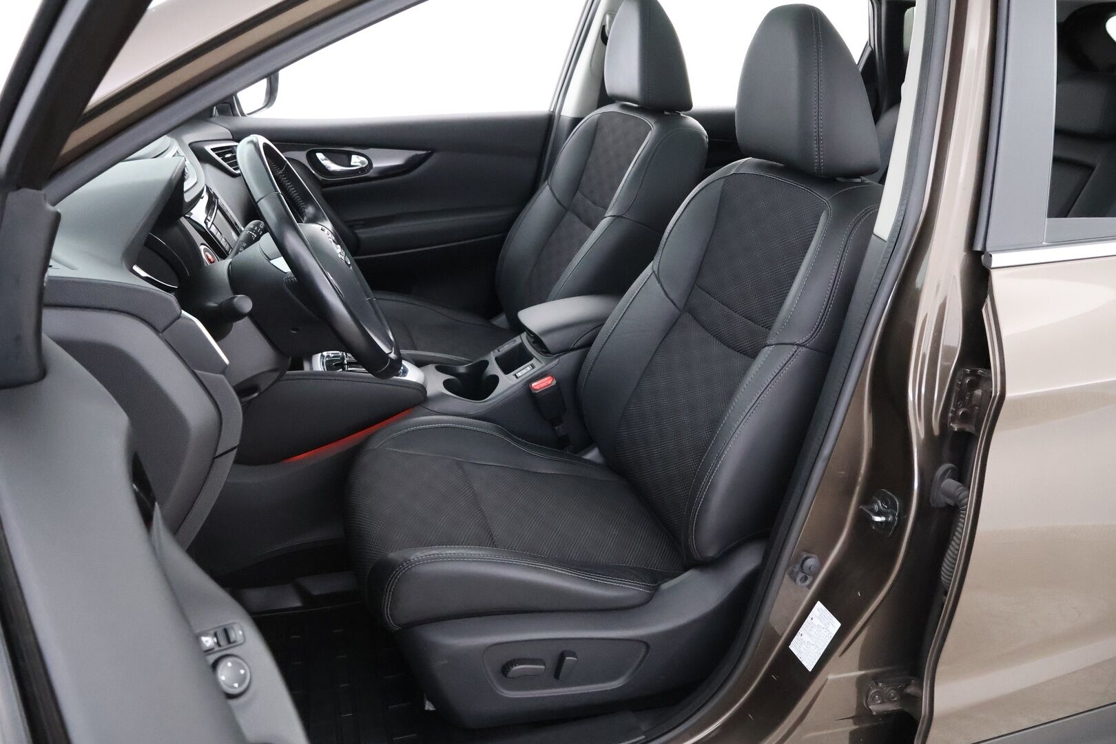 Nissan Qashqai 2014 1,6dCi Tekna 2WD Xtronic Driver Asst * Webasto / Lasikatto / 360-Kamera / Vetokoukku / Lämm.Tuulilasi / Adapt.LED / Lohko & Sisäpistoke * - Suomiauto kovilla varusteilla!