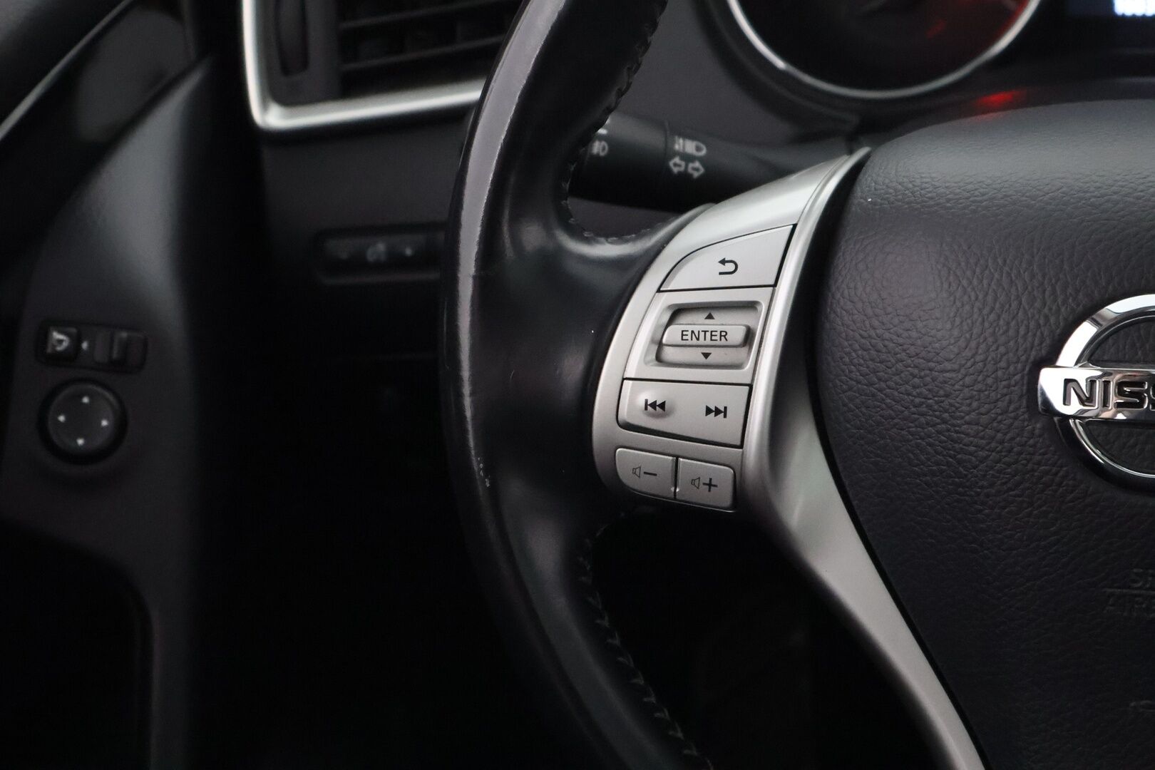 Nissan Qashqai 2014 1,6dCi Tekna 2WD Xtronic Driver Asst - Suomiauto / Lasikatto / 360-Kamera / Vetokoukku / Lämm.Tuulilasi / Adapt.LED / Lohko & Sisäpistoke / Hyvät varusteet!