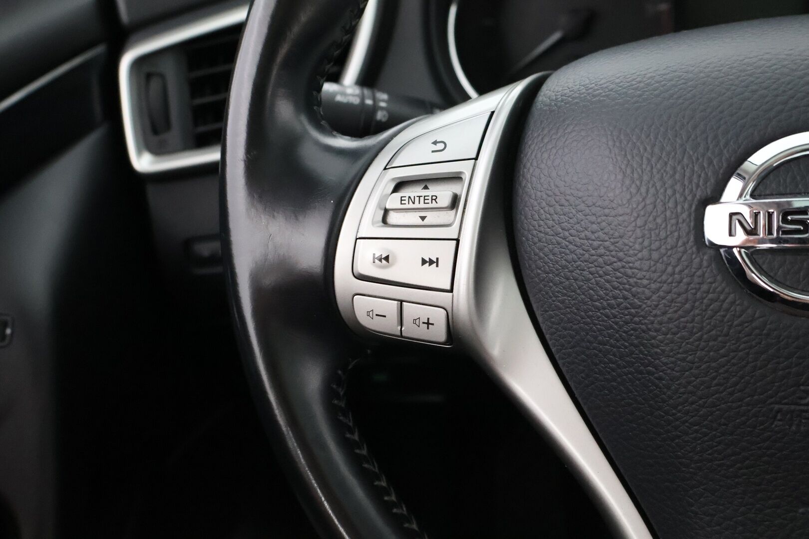 Nissan Qashqai 2014 1,6dCi Tekna 2WD Xtronic Driver Asst - Suomiauto / Lasikatto / 360-Kamera / Vetokoukku / Lämm.Tuulilasi / Adapt.LED / Lohko & Sisäpistoke / Hyvät varusteet!