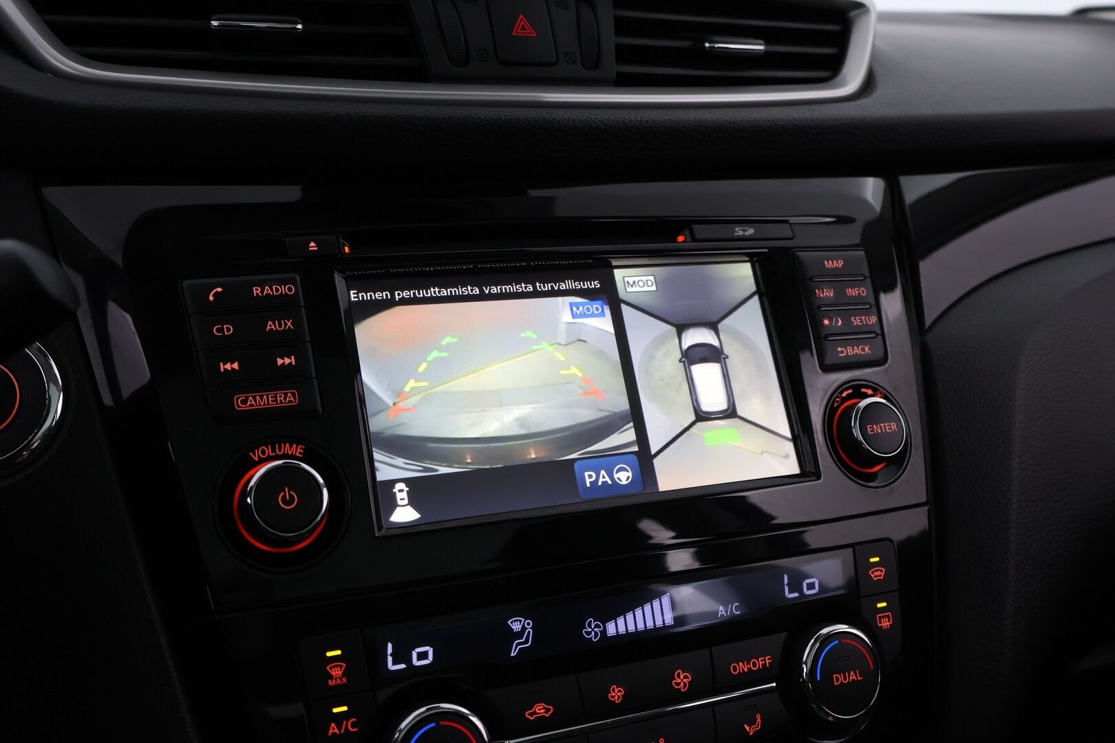 Nissan Qashqai 2014 1,6dCi Tekna 2WD Xtronic Driver Asst * Webasto / Lasikatto / 360-Kamera / Vetokoukku / Lämm.Tuulilasi / Adapt.LED / Lohko & Sisäpistoke * - Suomiauto kovilla varusteilla!