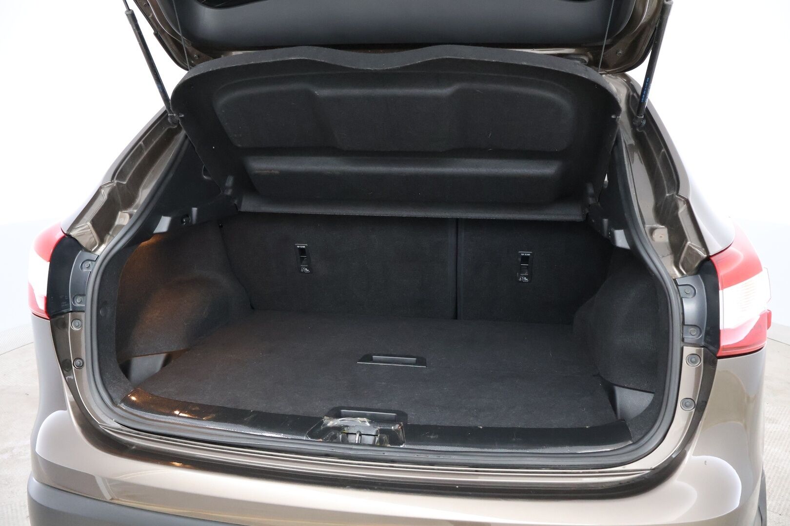 Nissan Qashqai 2014 1,6dCi Tekna 2WD Xtronic Driver Asst - Suomiauto / Lasikatto / 360-Kamera / Vetokoukku / Lämm.Tuulilasi / Adapt.LED / Lohko & Sisäpistoke / Hyvät varusteet!