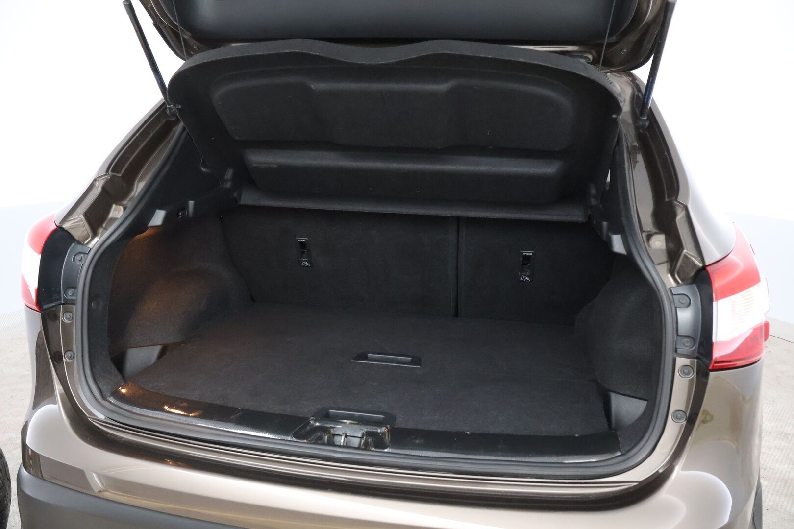 Nissan Qashqai 2014 1,6dCi Tekna 2WD Xtronic Driver Asst - Suomiauto / Lasikatto / 360-Kamera / Vetokoukku / Lämm.Tuulilasi / Adapt.LED / Lohko & Sisäpistoke / Hyvät varusteet!