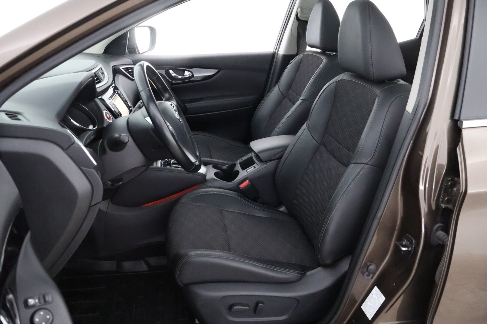 Nissan Qashqai 2014 1,6dCi Tekna 2WD Xtronic Driver Asst - Suomiauto / Lasikatto / 360-Kamera / Vetokoukku / Lämm.Tuulilasi / Adapt.LED / Lohko & Sisäpistoke / Hyvät varusteet!
