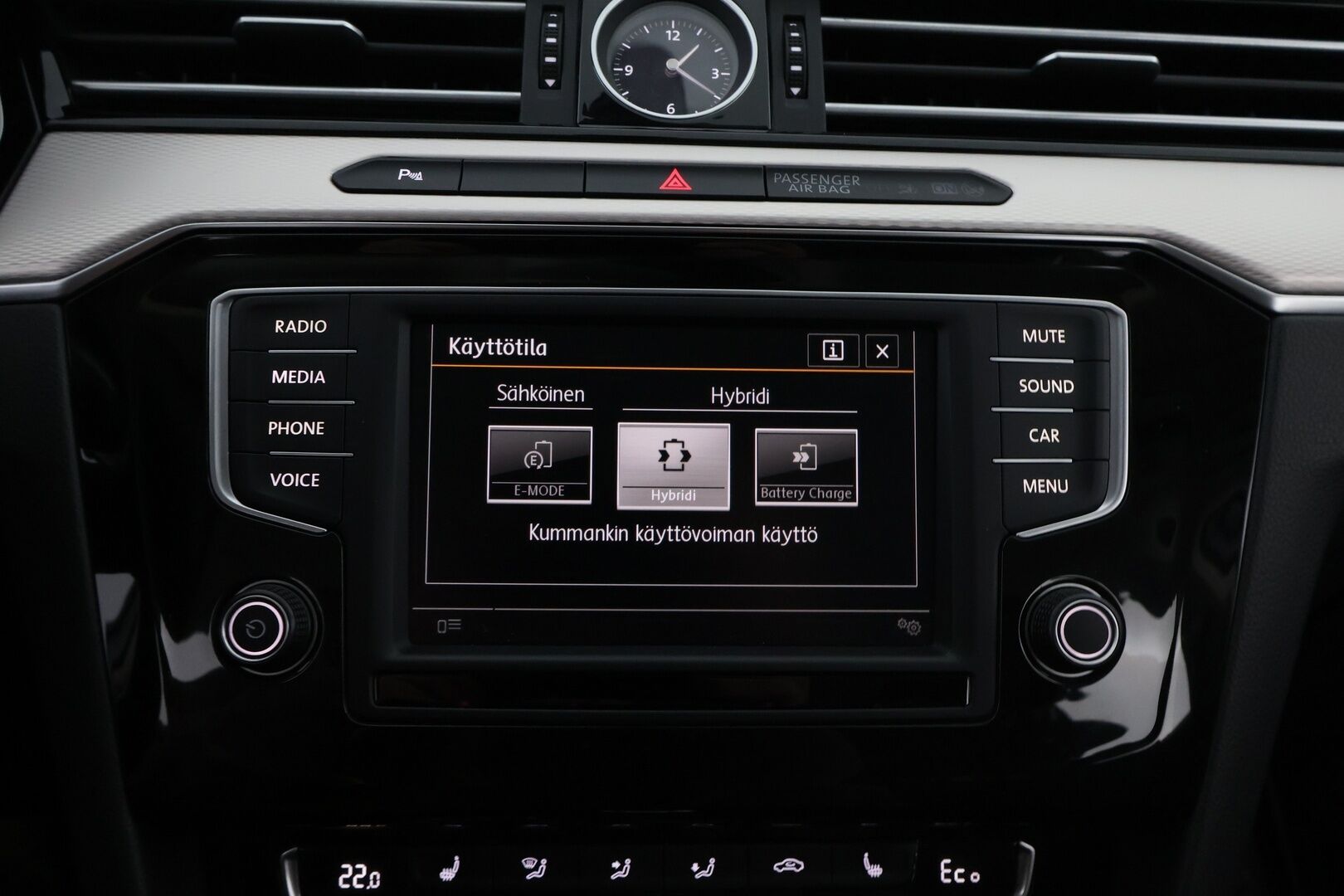 Volkswagen Passat 2016 Variant GTE Plug-In Hybrid 160 kW DSG *Myydään vain yrityksille!* - * Tämä auto myydään YritysOutlet -valikoimasta vain yritykselle* Webasto / P-kamera / ACC / Koukku / Led-ajovalot / Nahka-Alcantra*