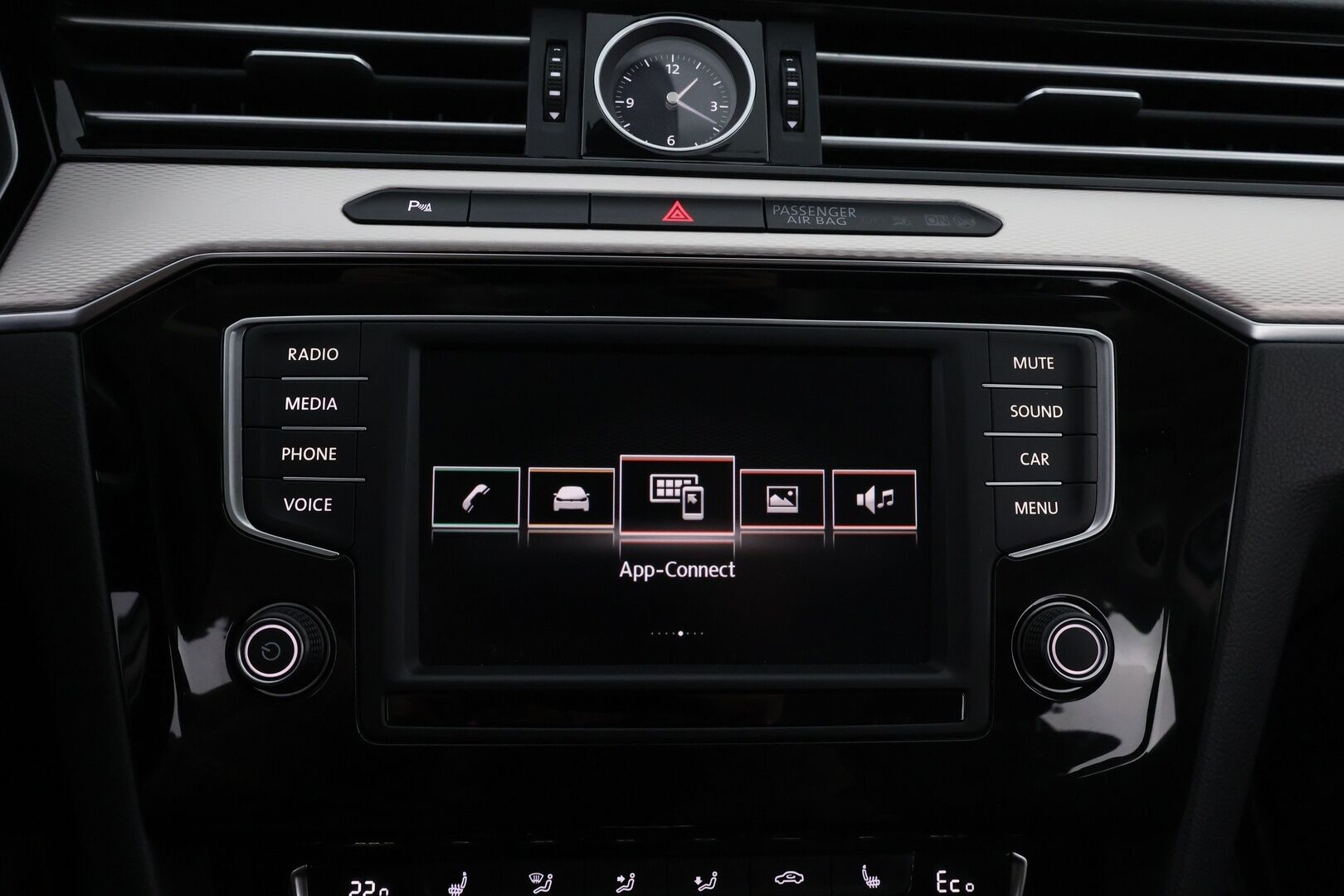 Volkswagen Passat 2016 Variant GTE Plug-In Hybrid 160 kW DSG *Myydään vain yrityksille!* - * Tämä auto myydään YritysOutlet -valikoimasta vain yritykselle* Webasto / P-kamera / ACC / Koukku / Led-ajovalot / Nahka-Alcantra*