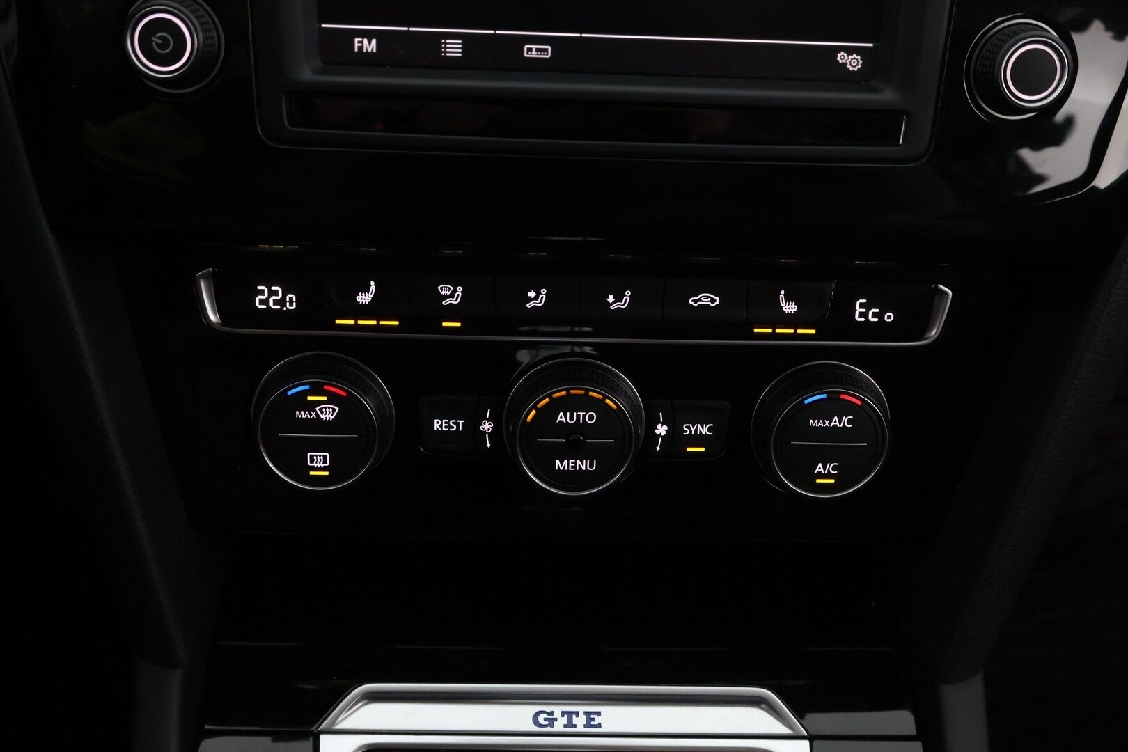 Volkswagen Passat 2016 Variant GTE Plug-In Hybrid 160 kW DSG *Myydään vain yrityksille!* - * Tämä auto myydään YritysOutlet -valikoimasta vain yritykselle* Webasto / P-kamera / ACC / Koukku / Led-ajovalot / Nahka-Alcantra*