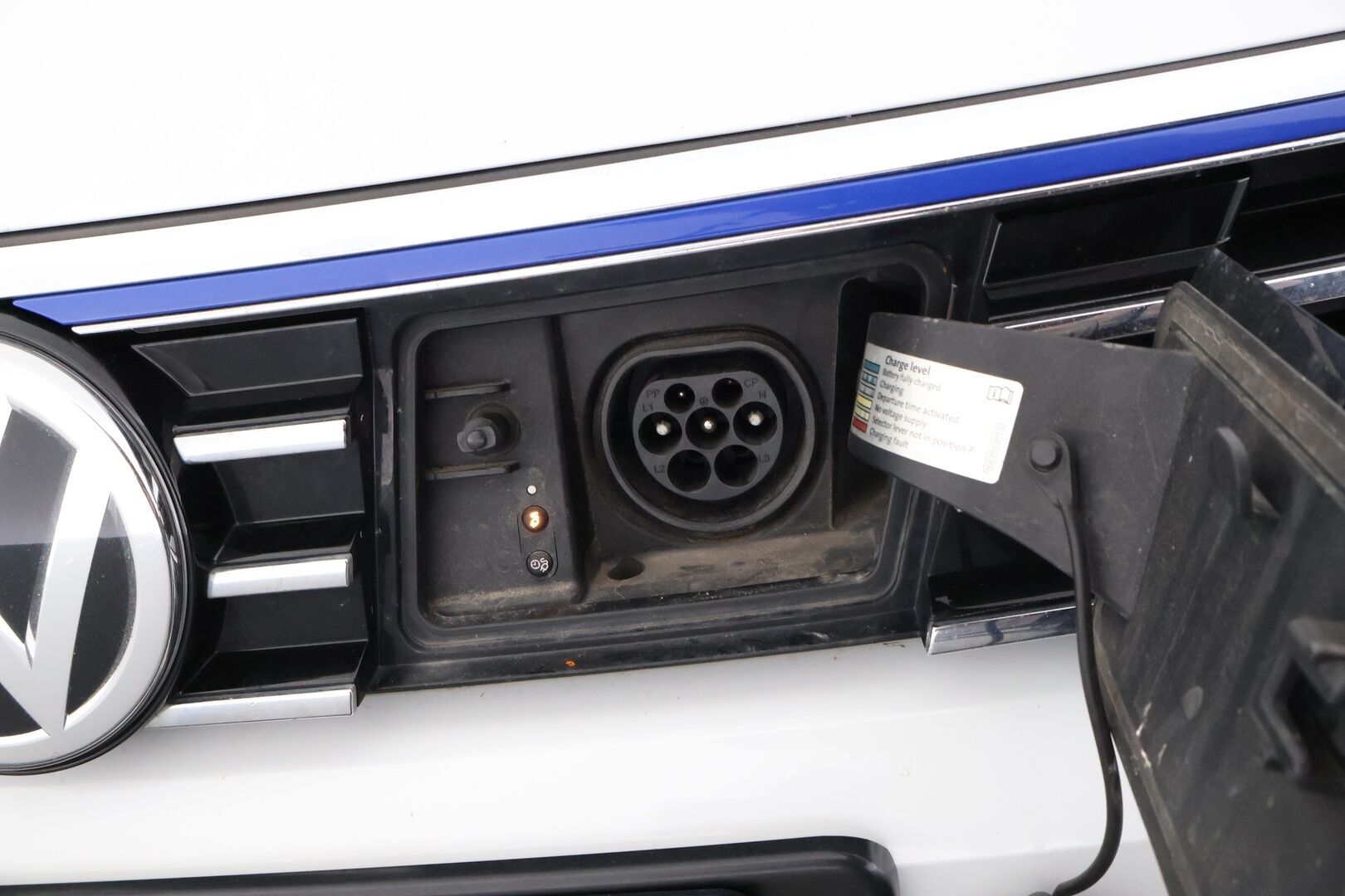 Volkswagen Passat 2016 Variant GTE Plug-In Hybrid 160 kW DSG *Myydään vain yrityksille!* - * Tämä auto myydään YritysOutlet -valikoimasta vain yritykselle* Webasto / P-kamera / ACC / Koukku / Led-ajovalot / Nahka-Alcantra*