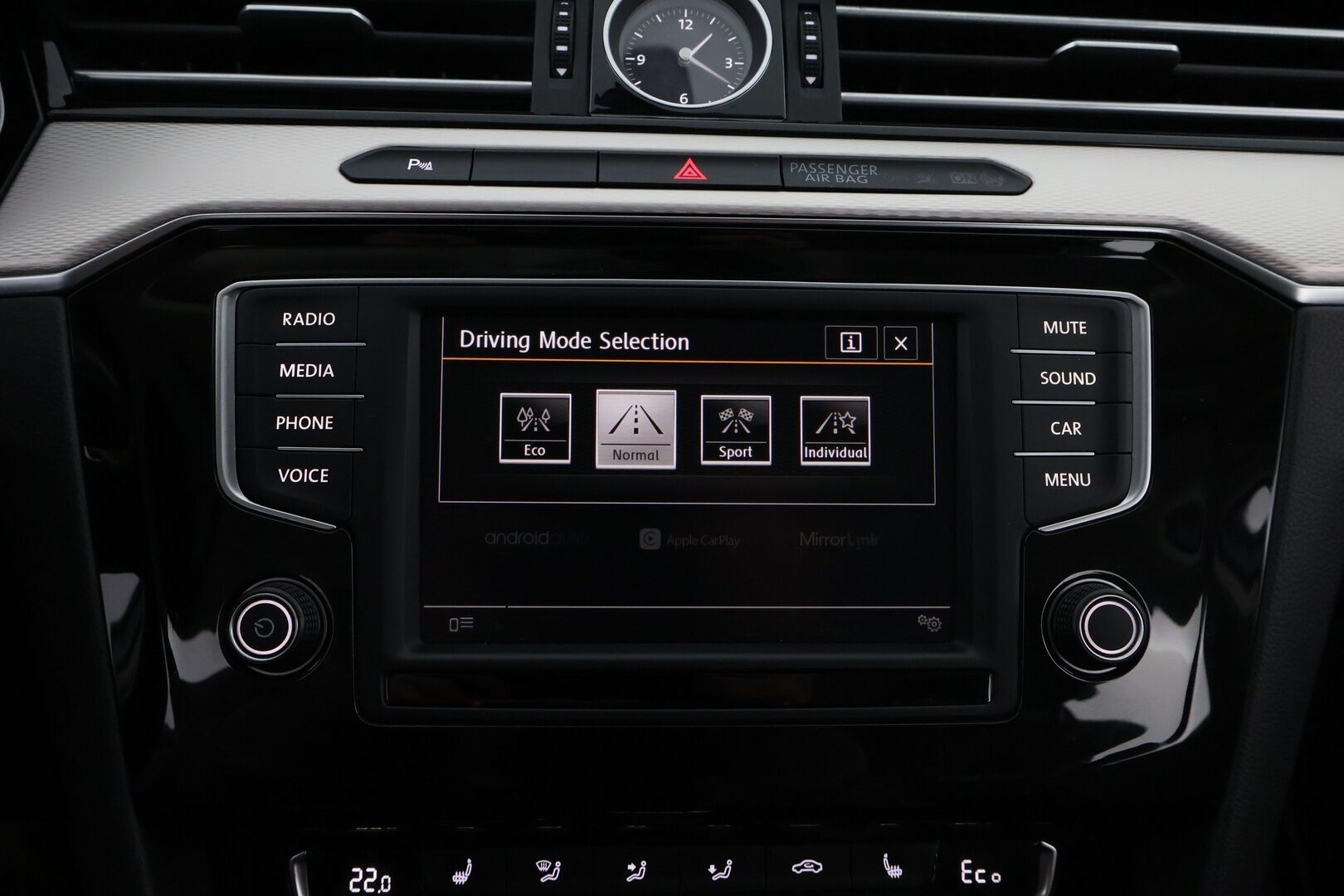 Volkswagen Passat 2016 Variant GTE Plug-In Hybrid 160 kW DSG *Myydään vain yrityksille!* - * Tämä auto myydään YritysOutlet -valikoimasta vain yritykselle* Webasto / P-kamera / ACC / Koukku / Led-ajovalot / Nahka-Alcantra*