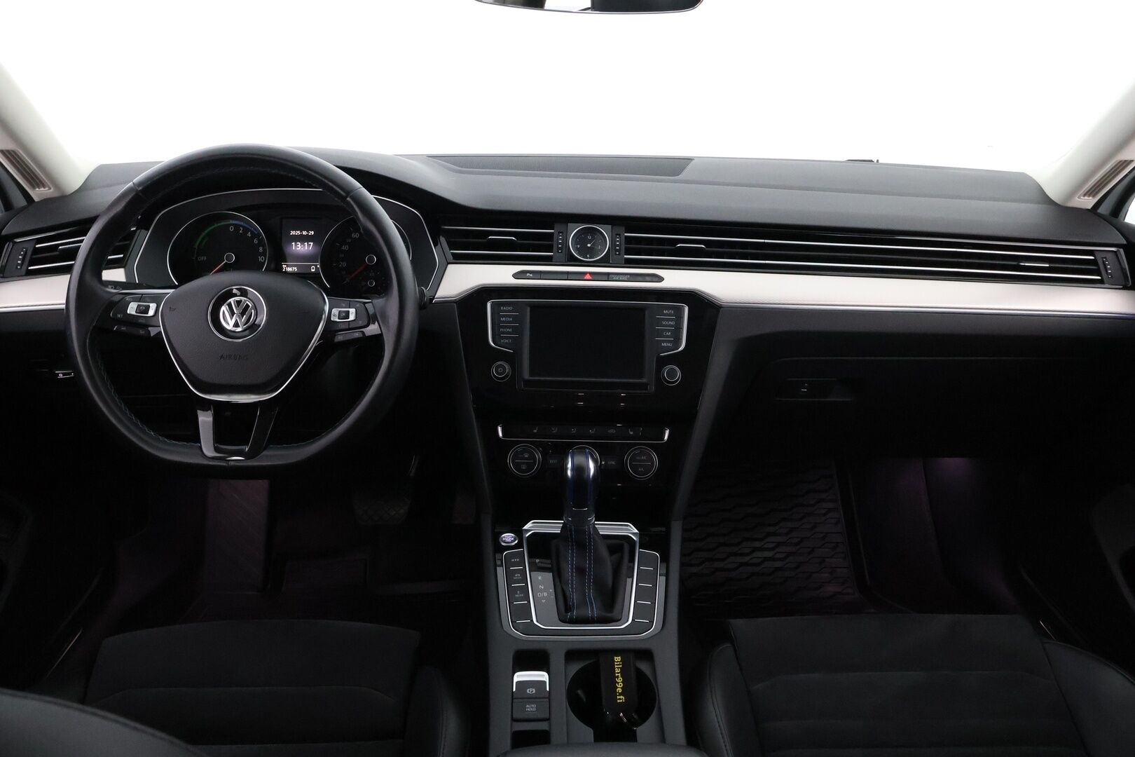 Volkswagen Passat 2016 Variant GTE Plug-In Hybrid 160 kW DSG *Myydään vain yrityksille!* - * Tämä auto myydään YritysOutlet -valikoimasta vain yritykselle* Webasto / P-kamera / ACC / Koukku / Led-ajovalot / Nahka-Alcantra*