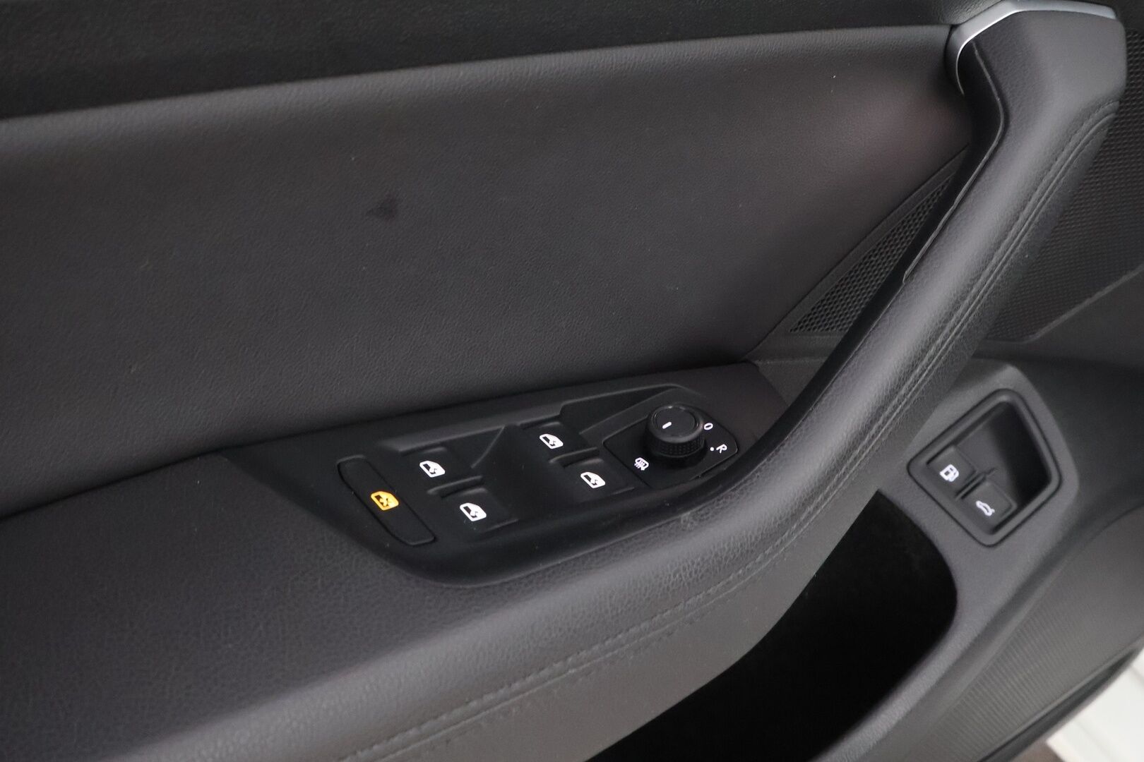 Volkswagen Passat 2016 Variant GTE Plug-In Hybrid 160 kW DSG *Myydään vain yrityksille!* - * Tämä auto myydään YritysOutlet -valikoimasta vain yritykselle* Webasto / P-kamera / ACC / Koukku / Led-ajovalot / Nahka-Alcantra*