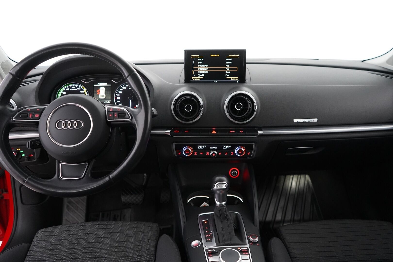 Audi A3 2015 Sportback Business Sport 1,4 TFSI e-tron S tronic - Kattoluukku | Sporttipenkit | Vakkari | P-Tutka | Suomi-auto | Viimeisin huolto 86tkm | Kahdet renkaat Audin vanteilla | Täydellinen huoltohistoria