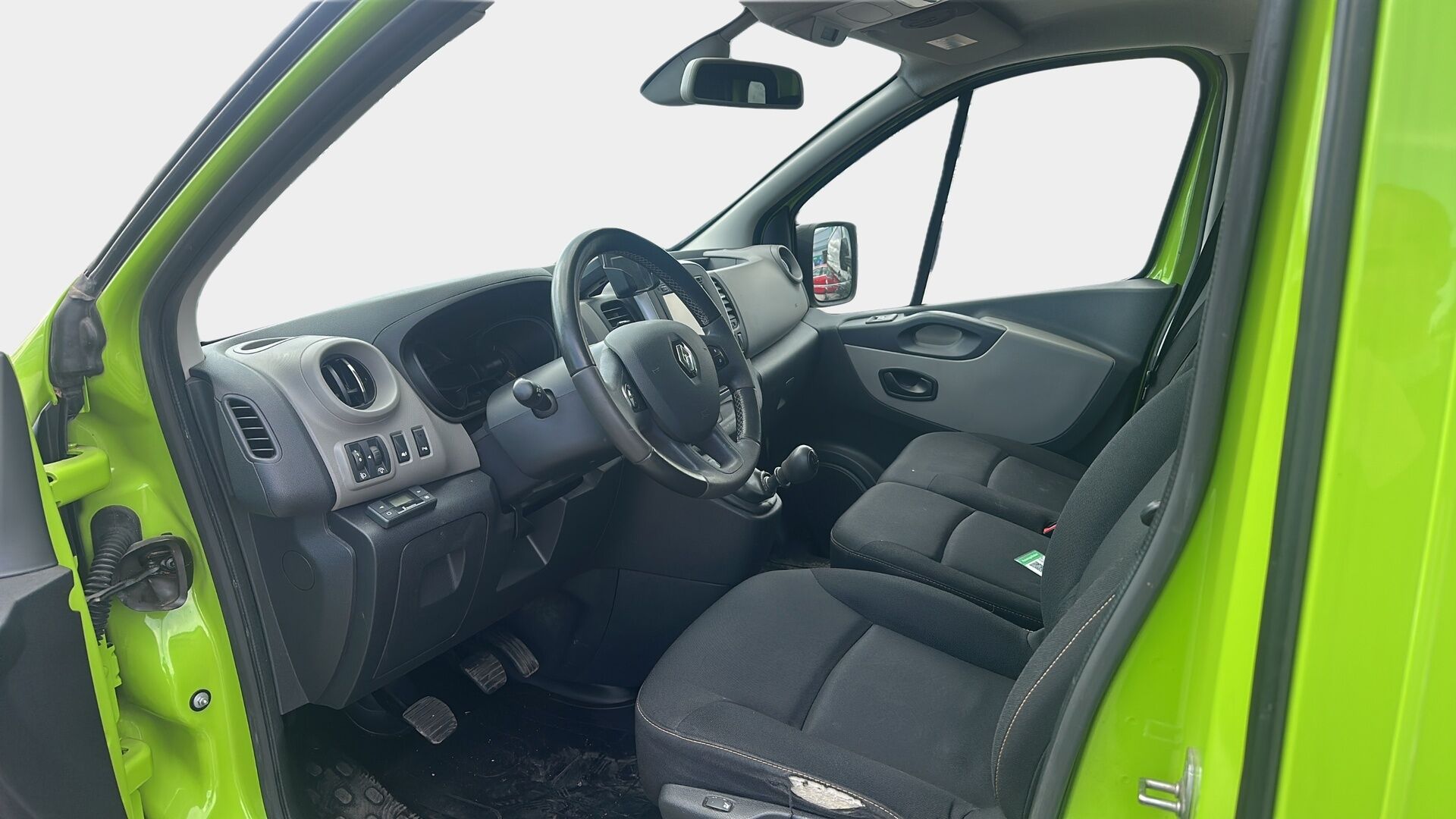 Renault Trafic 2015 dCi 120 TwinTurbo L2H1 6,0 m3 NAVI+ - Eber | P-kamera | Koukku | Vakkari | Super siisti | Vaneroitu | Design paketti 