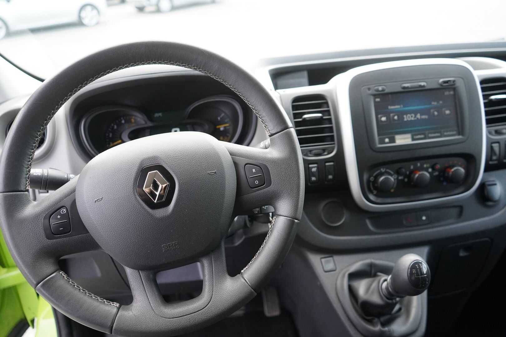Renault Trafic 2015 dCi 120 TwinTurbo L2H1 6,0 m3 NAVI+ * Vakkari / Eberspächer / Navi / P.Kamera / Vetokoukku * - Suomi-auto / Särmä huoltokirja 144tkm / Juuri katsastettu